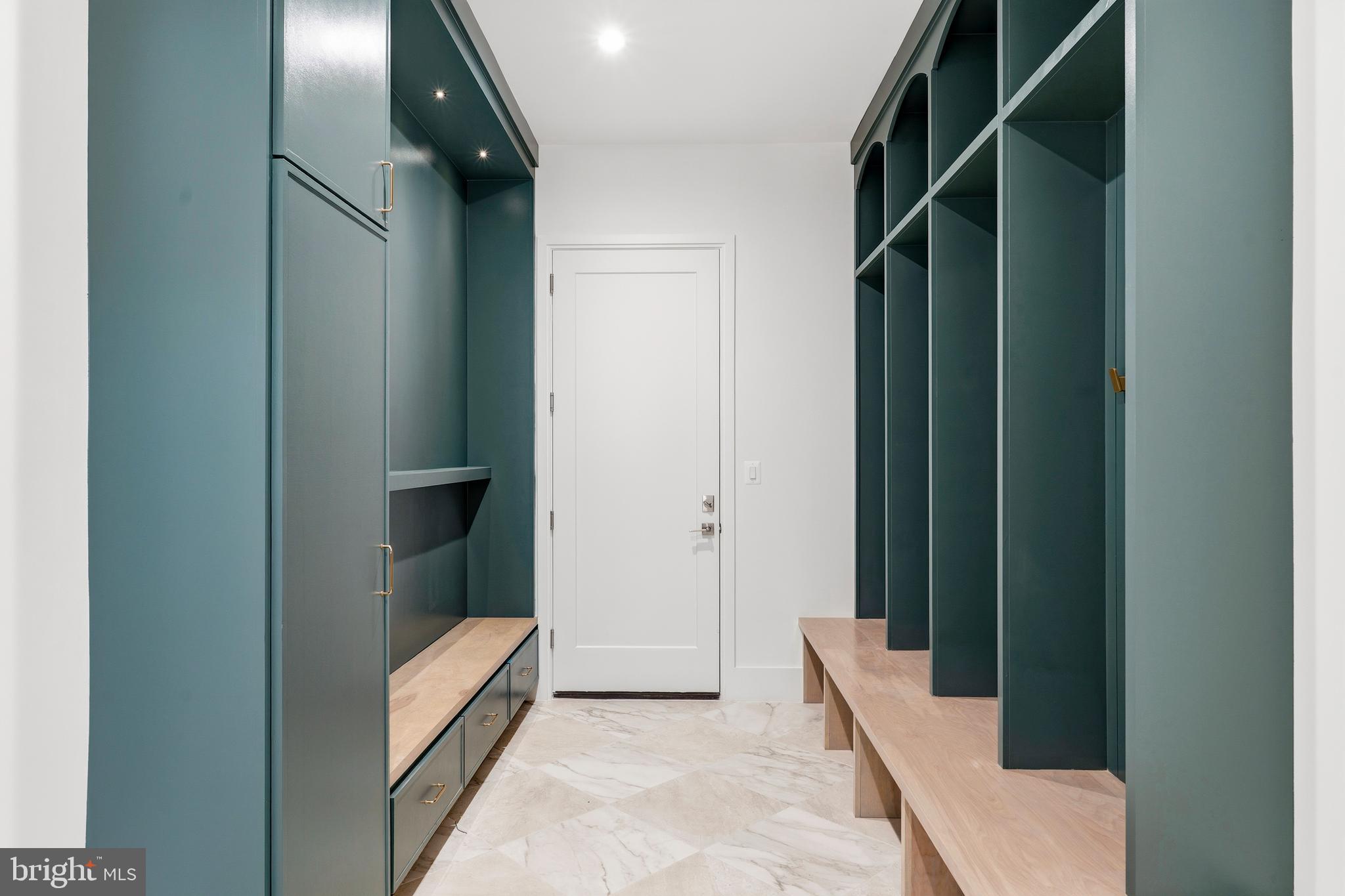 VIENNA WOODS - Residential