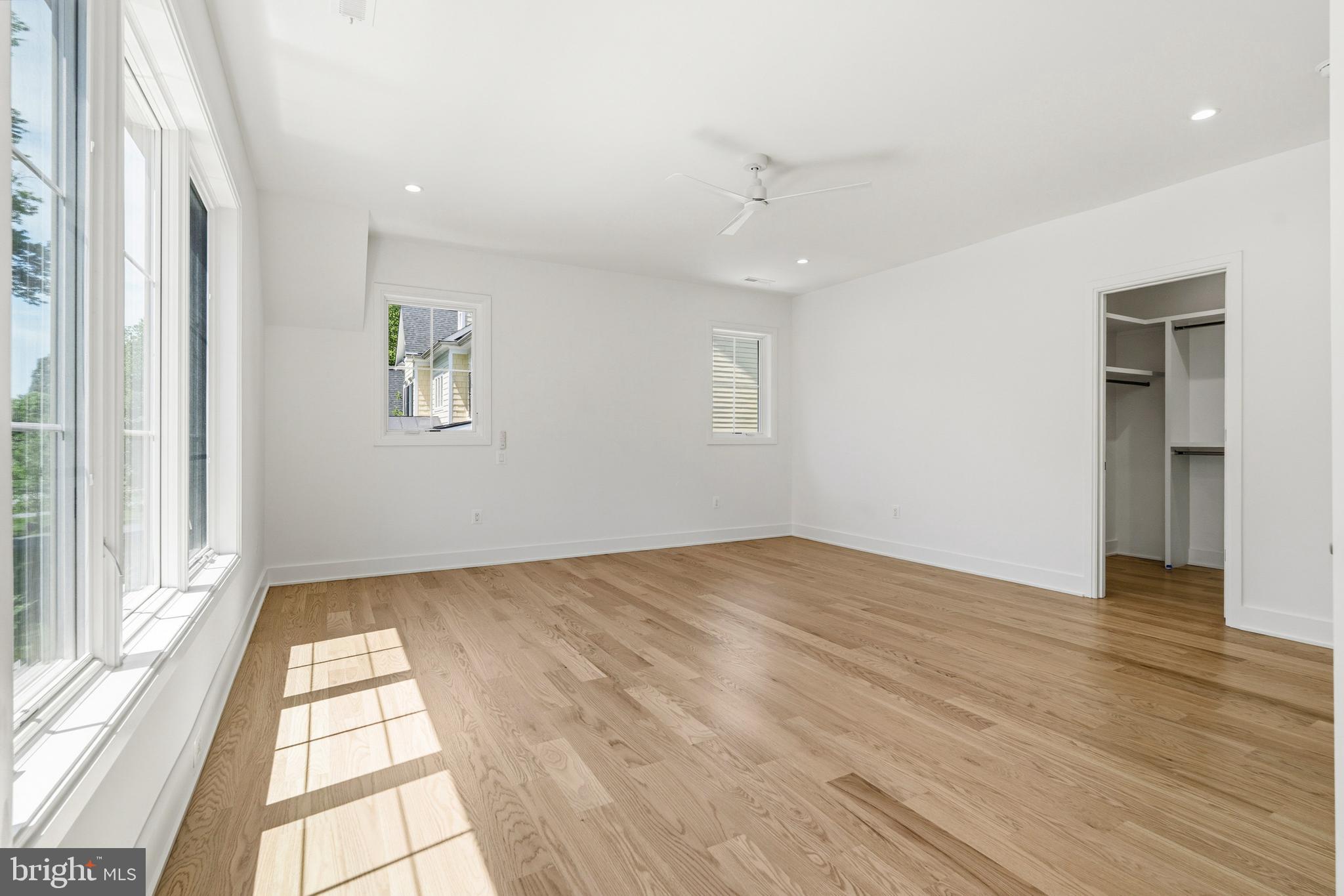 VIENNA WOODS - Residential