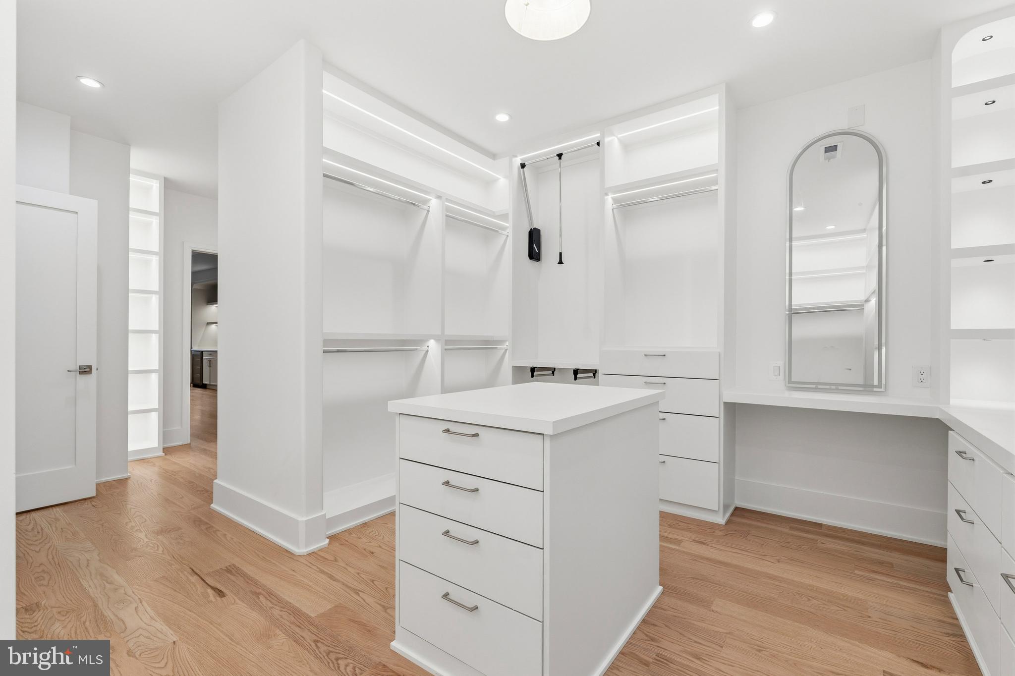 VIENNA WOODS - Residential