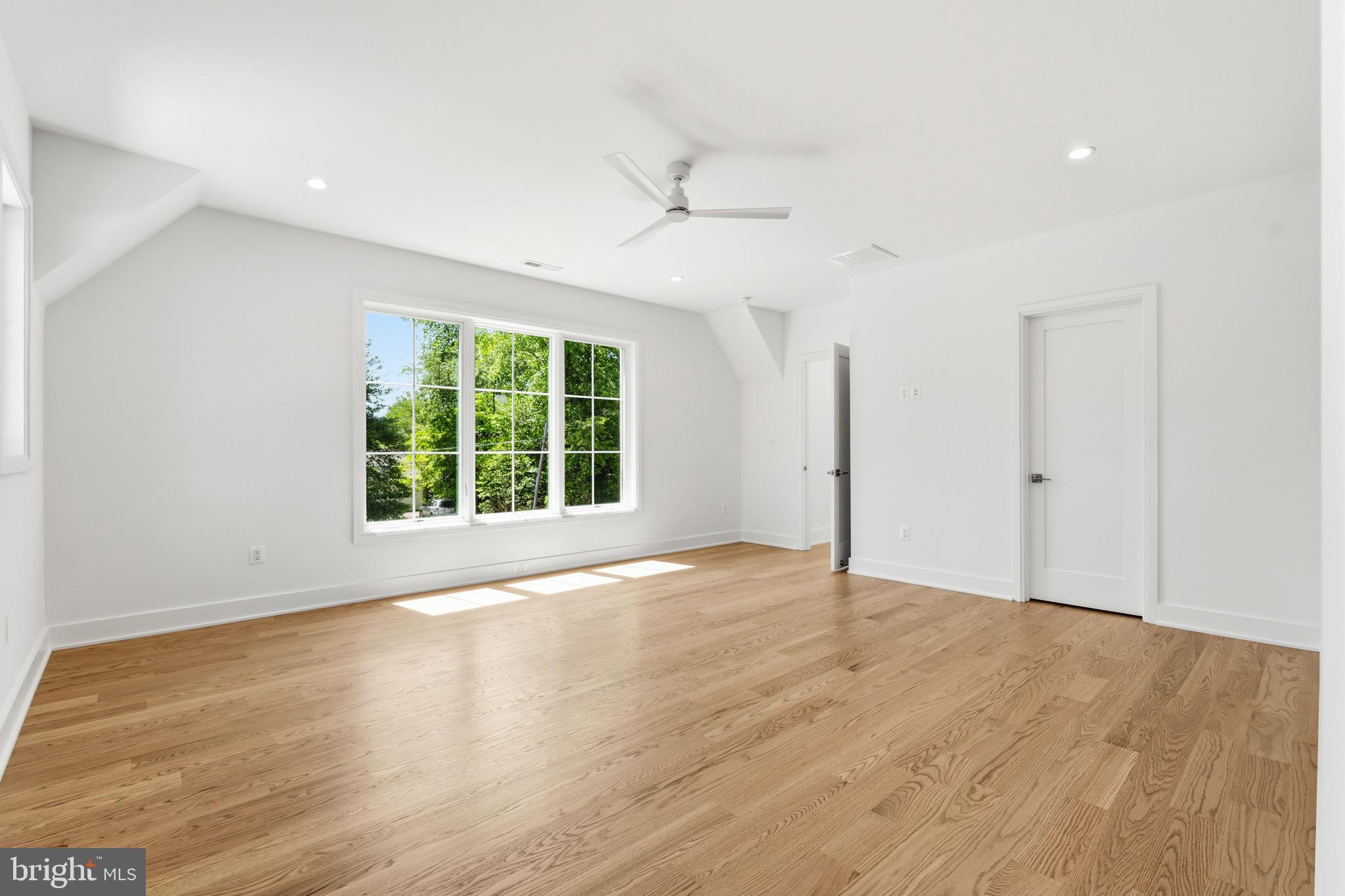 VIENNA WOODS - Residential