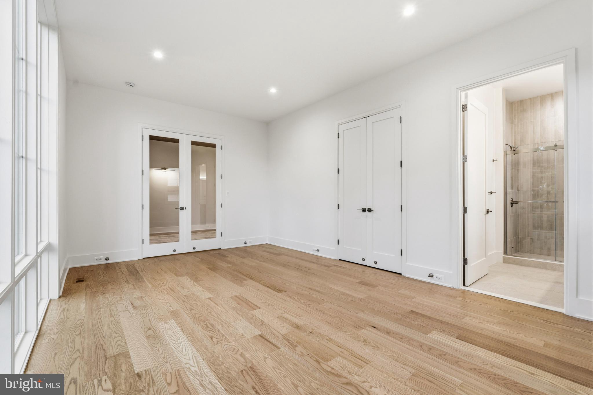 VIENNA WOODS - Residential