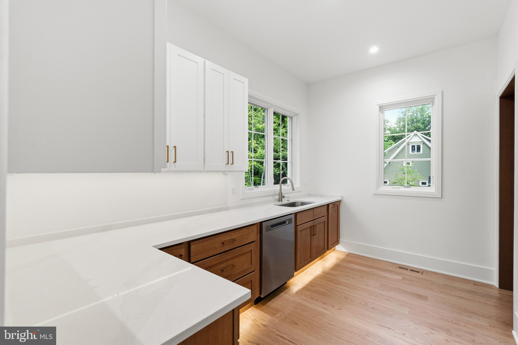 VIENNA WOODS - Residential