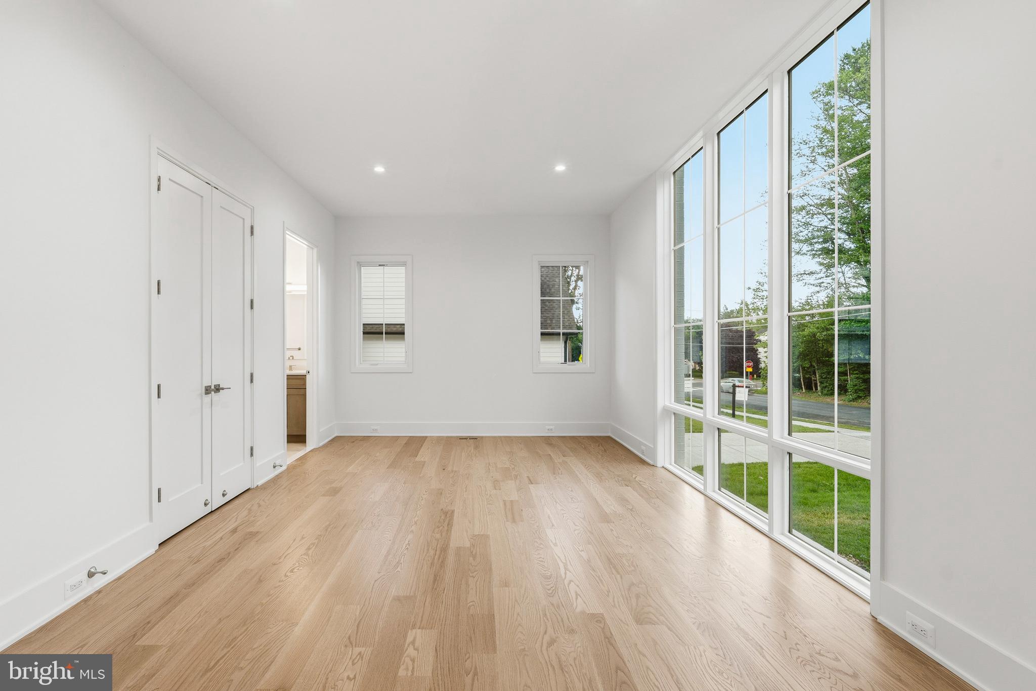 VIENNA WOODS - Residential