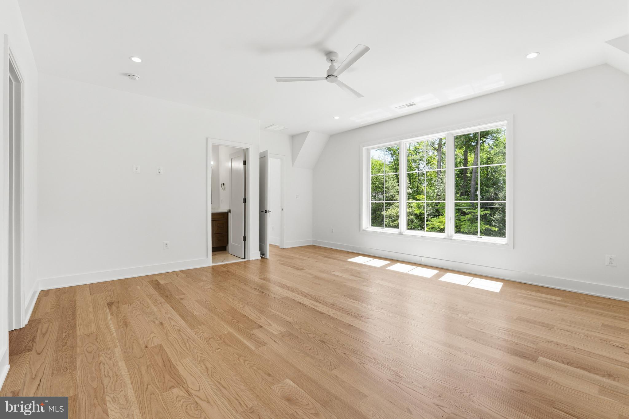 VIENNA WOODS - Residential