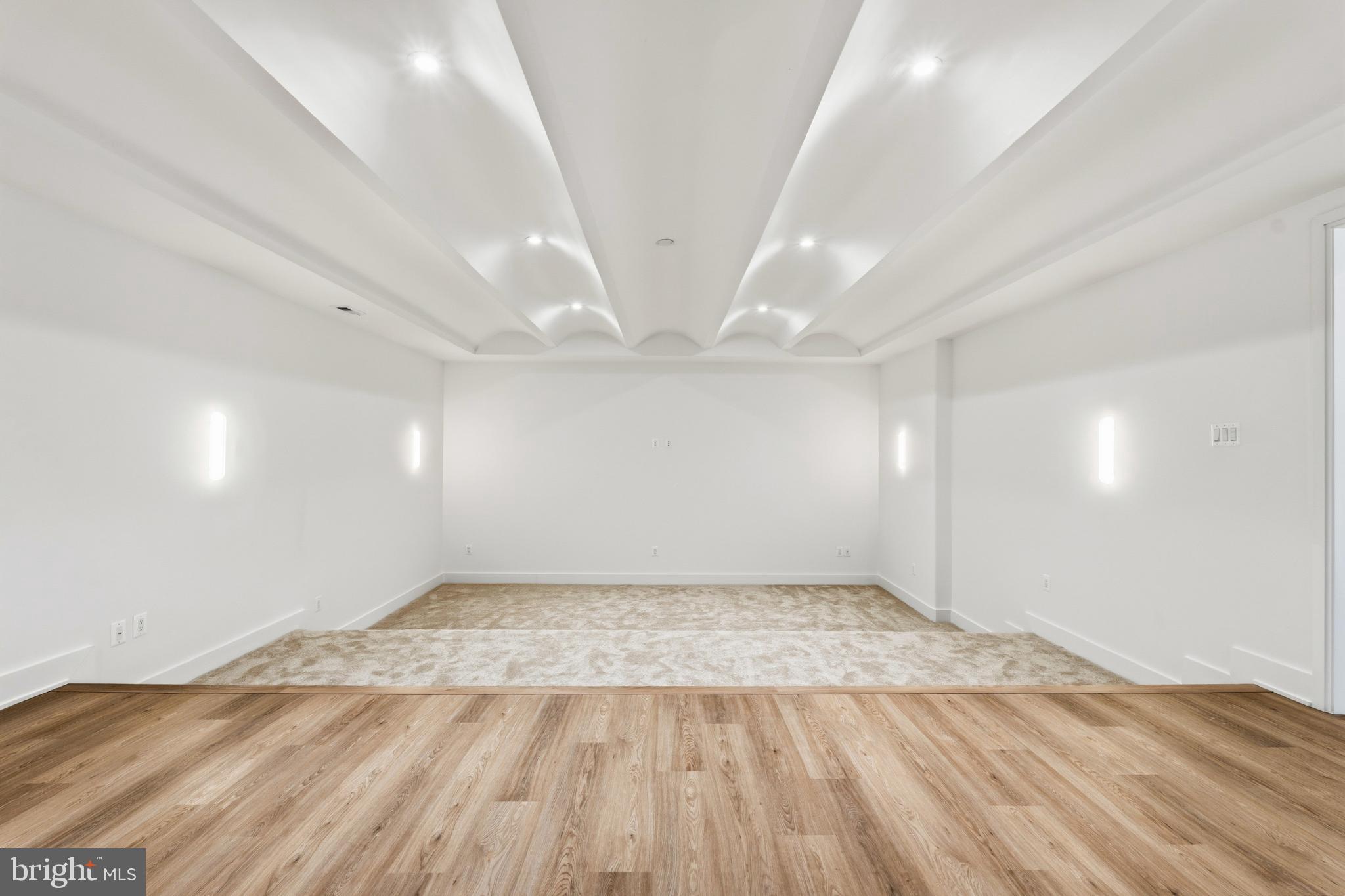 VIENNA WOODS - Residential