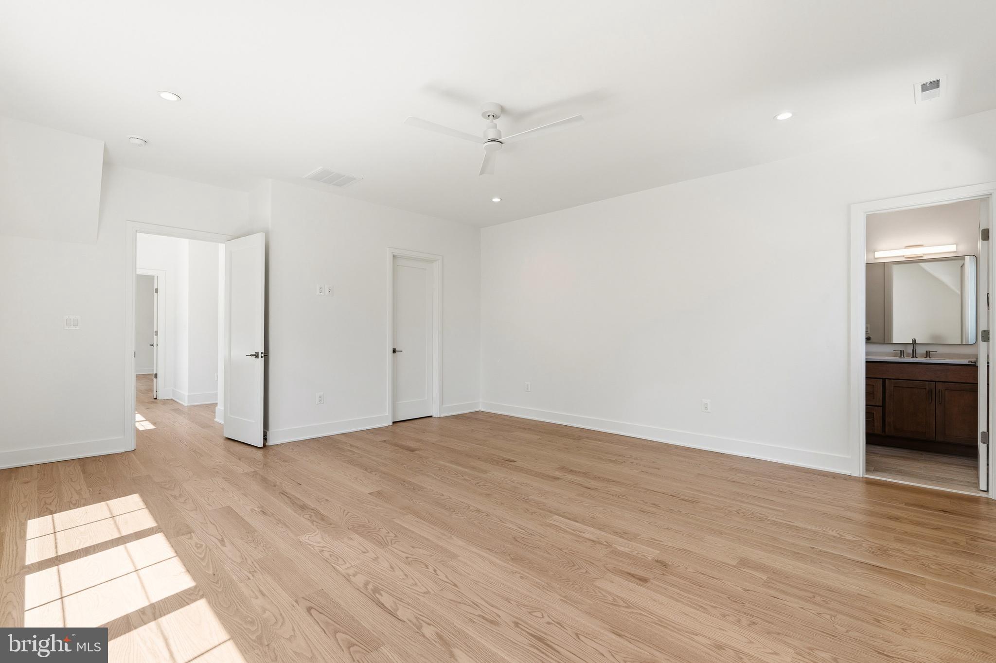 VIENNA WOODS - Residential