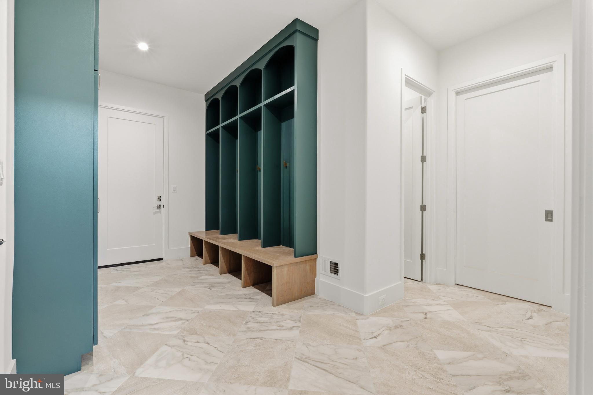 VIENNA WOODS - Residential