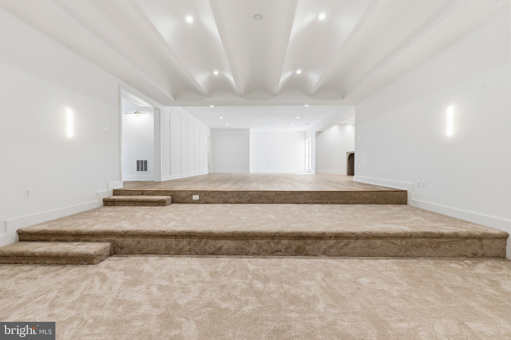 VIENNA WOODS - Residential