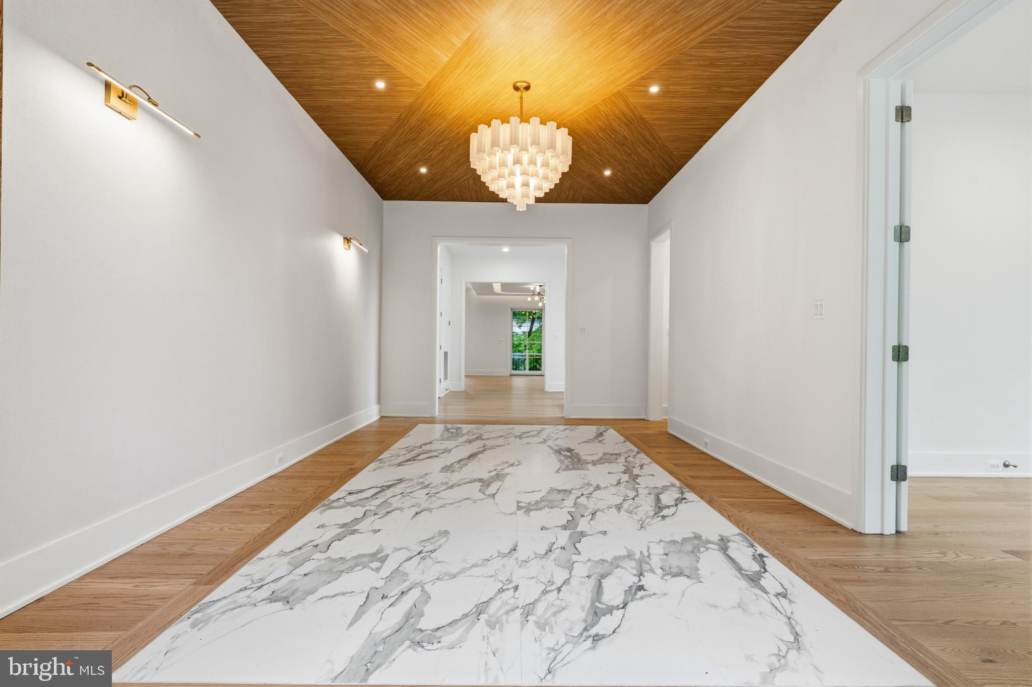 VIENNA WOODS - Residential