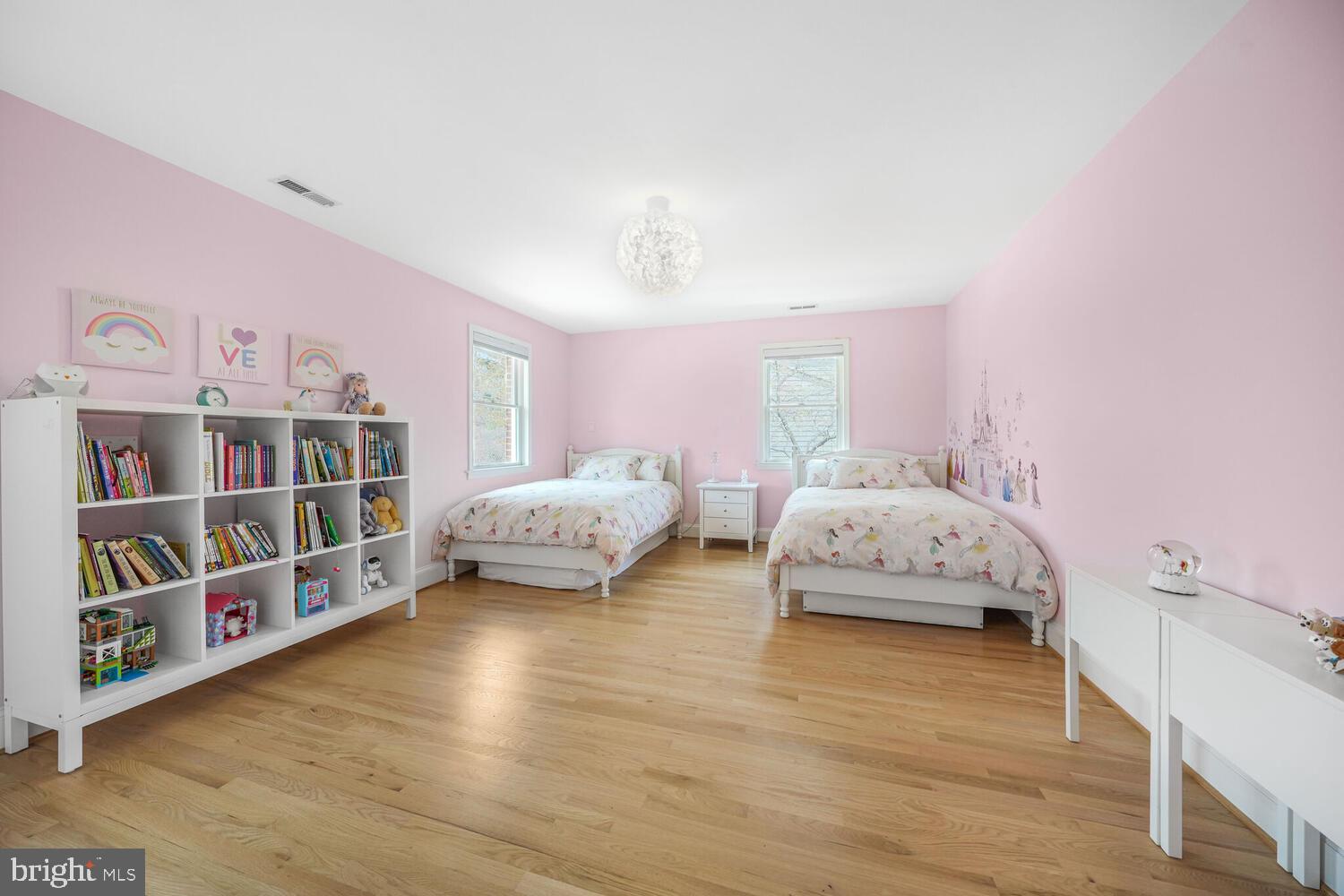 COUNTRY CLUB HILLS - Residential