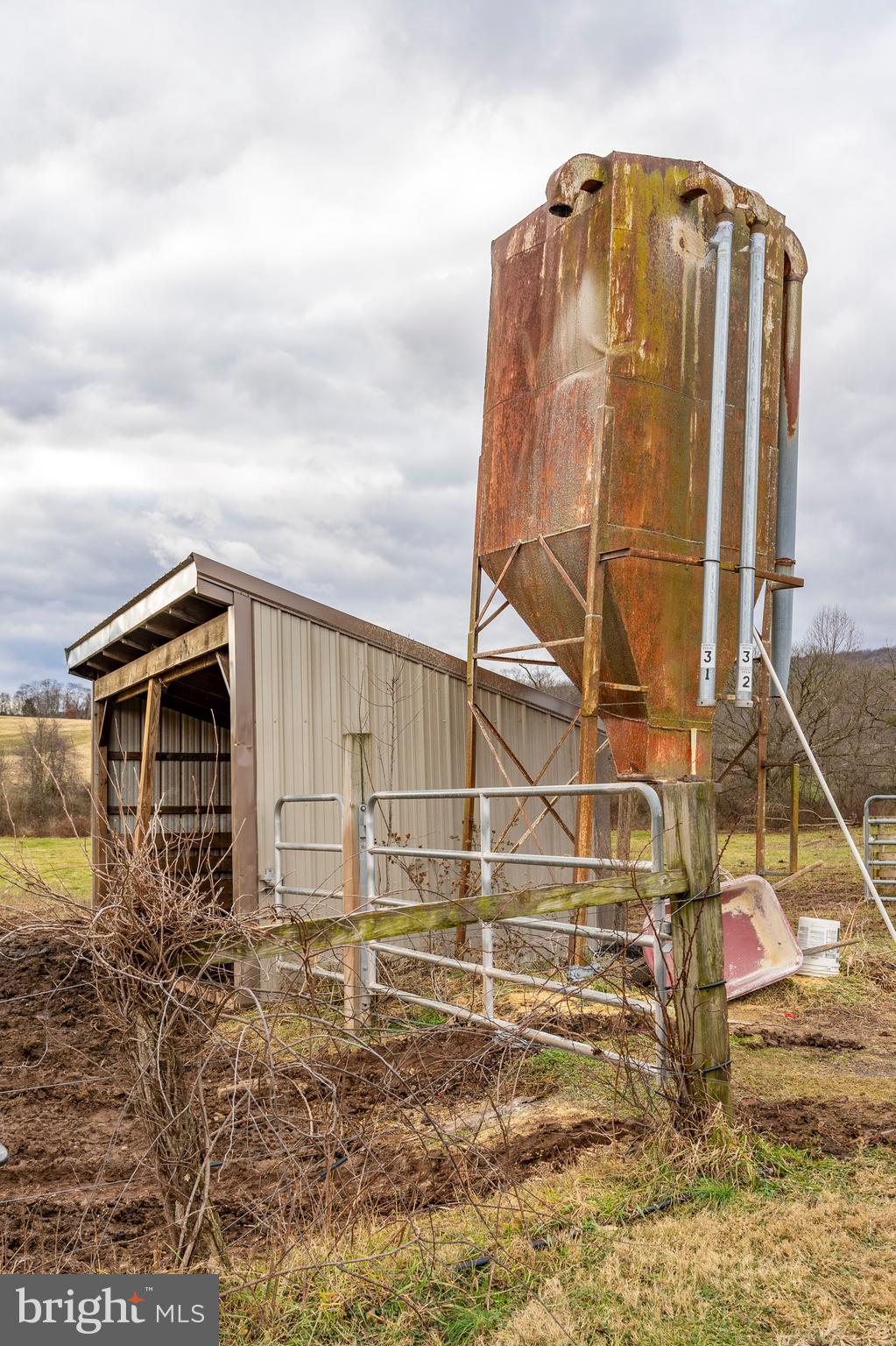 PINE GROVE - Farm