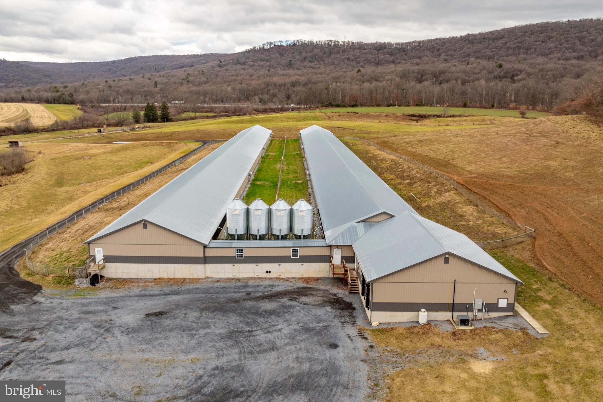 PINE GROVE - Farm