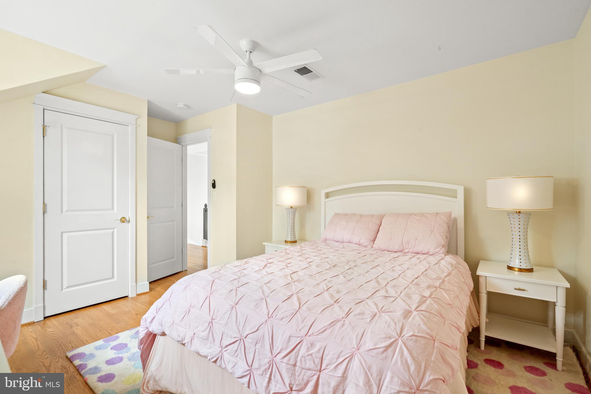 WILLIAMSBURG VILLAGE - Residential