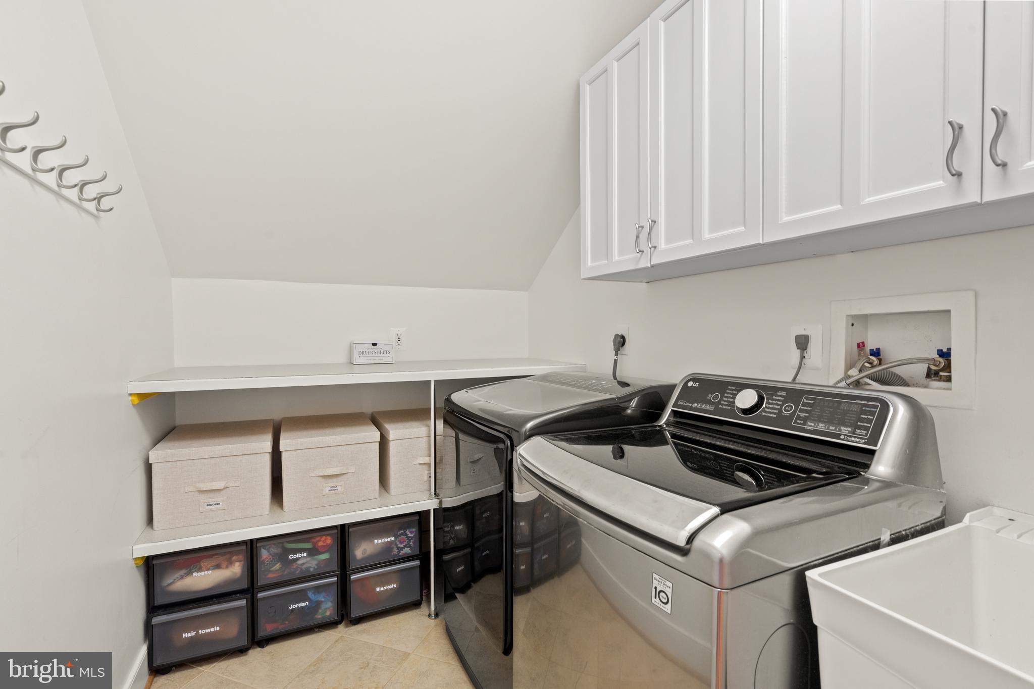 WILLIAMSBURG VILLAGE - Residential