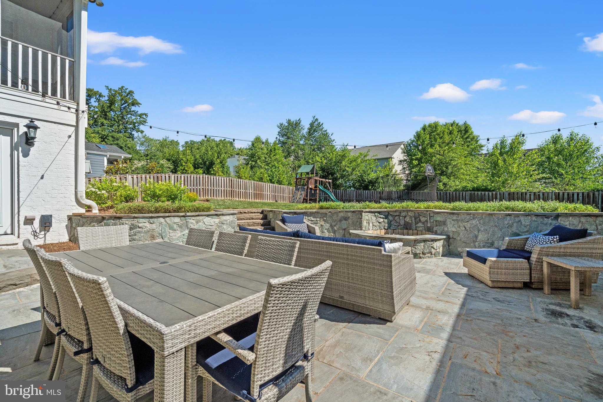 WILLIAMSBURG VILLAGE - Residential