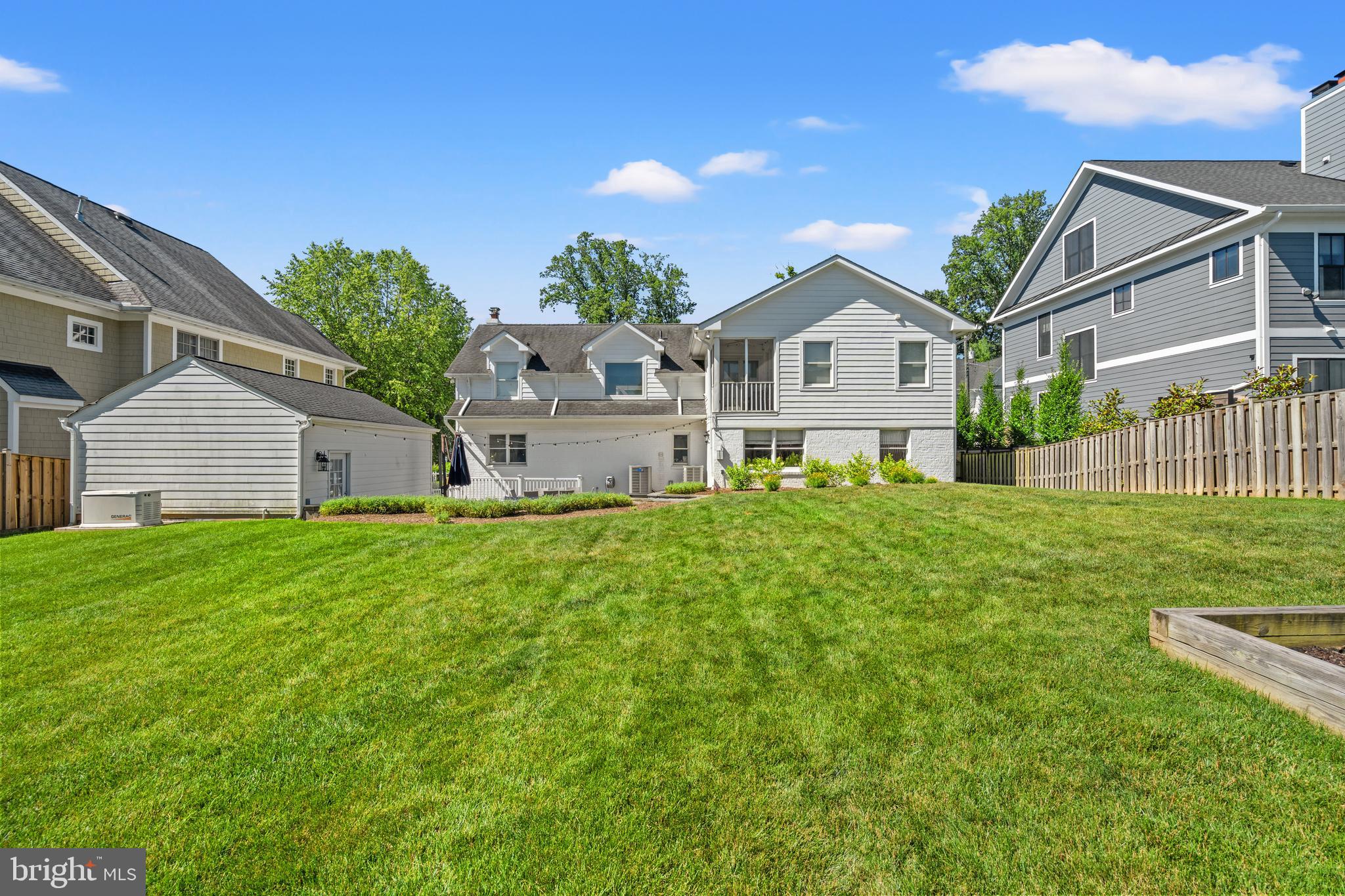 WILLIAMSBURG VILLAGE - Residential