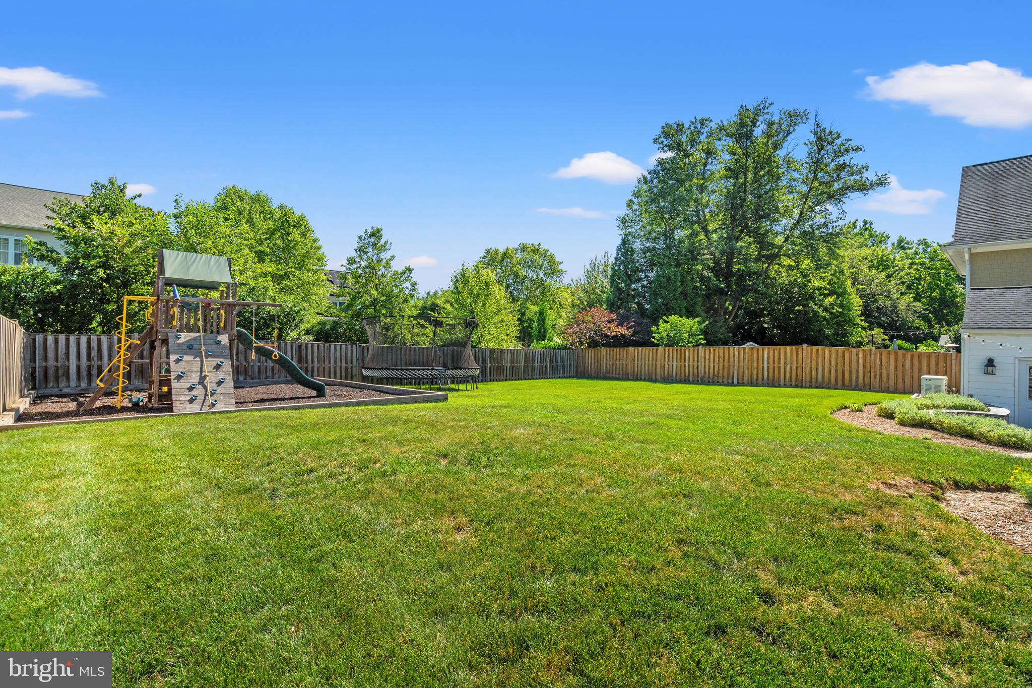 WILLIAMSBURG VILLAGE - Residential