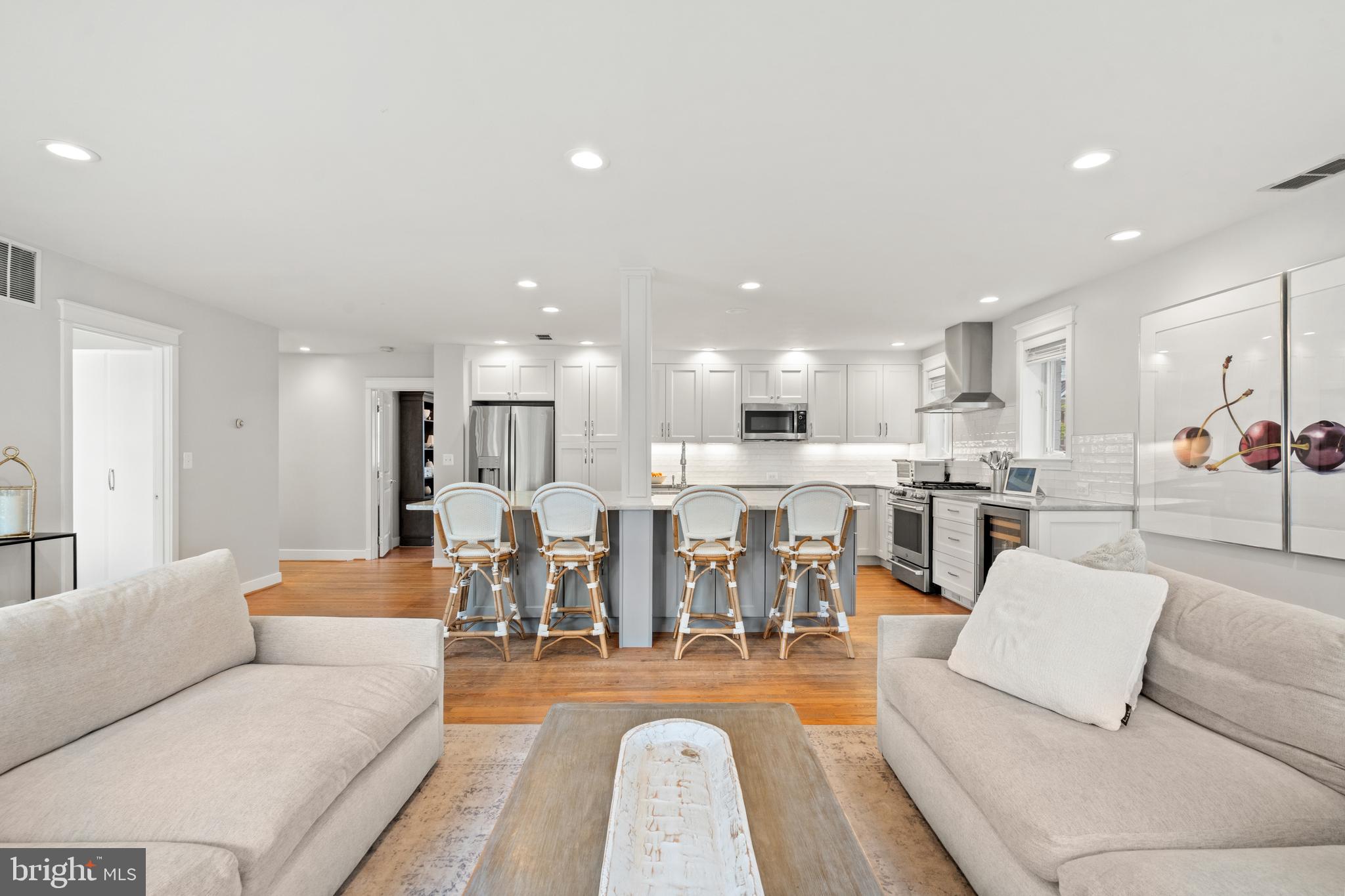 WILLIAMSBURG VILLAGE - Residential
