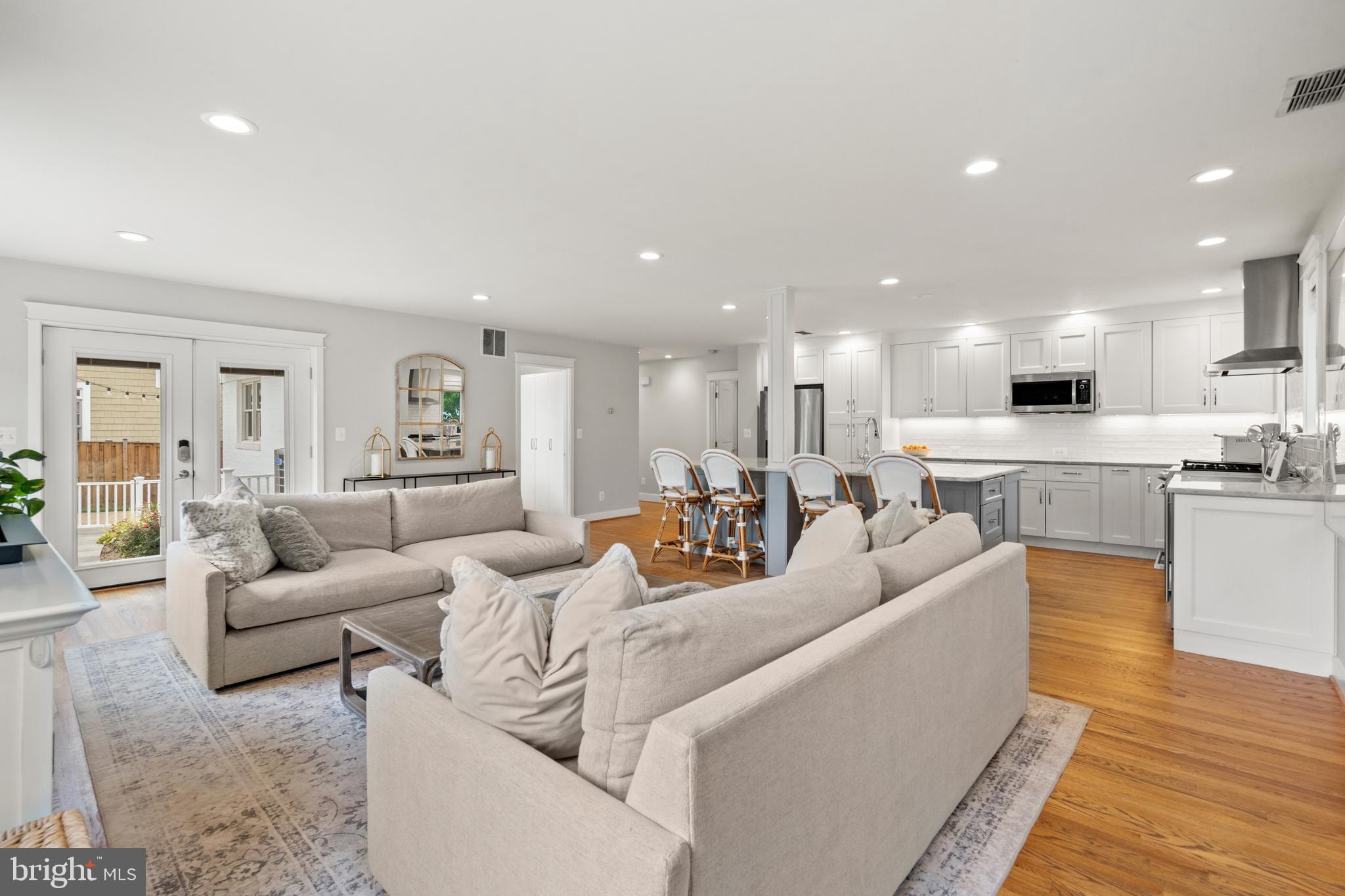 WILLIAMSBURG VILLAGE - Residential