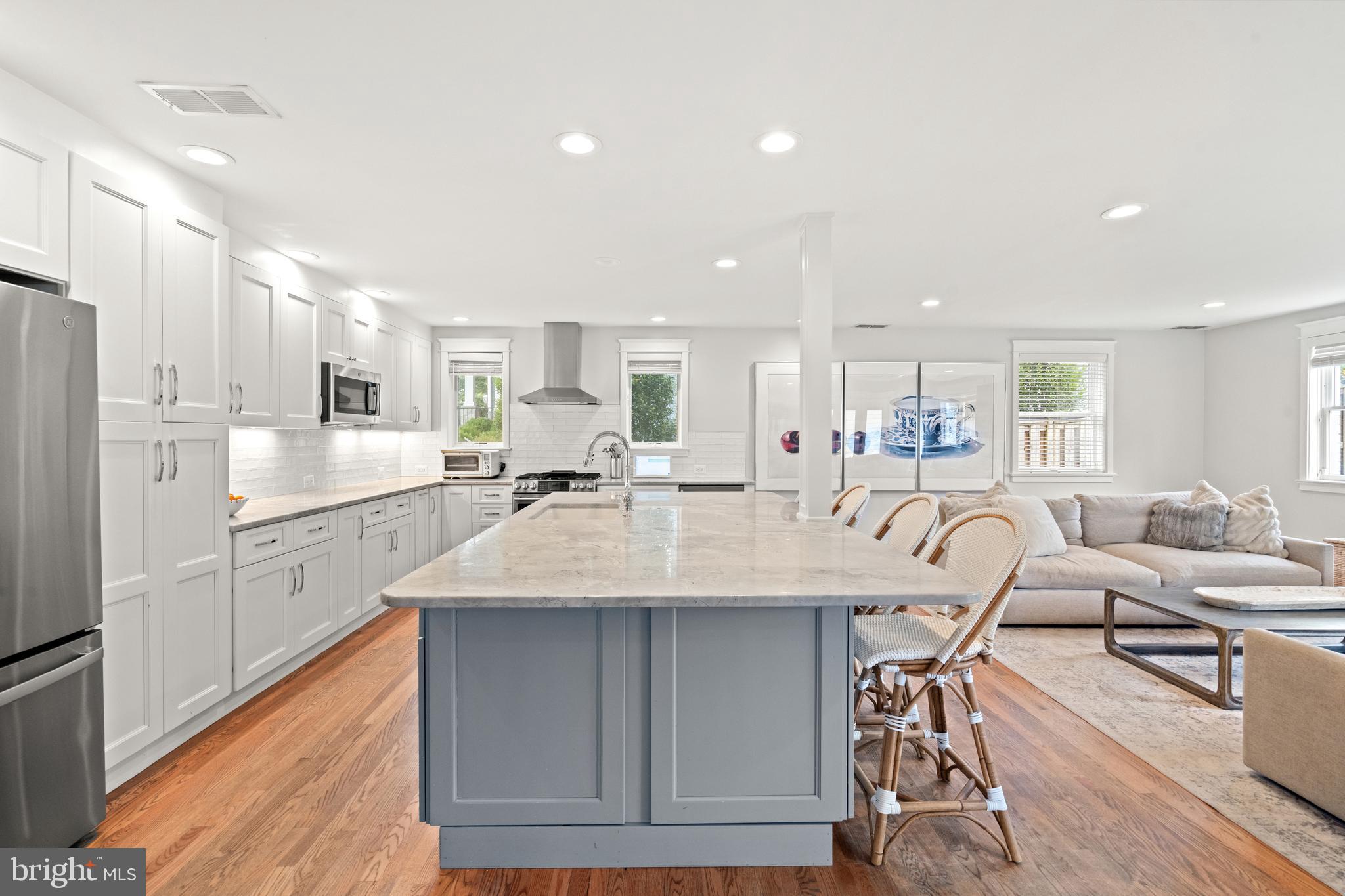 WILLIAMSBURG VILLAGE - Residential