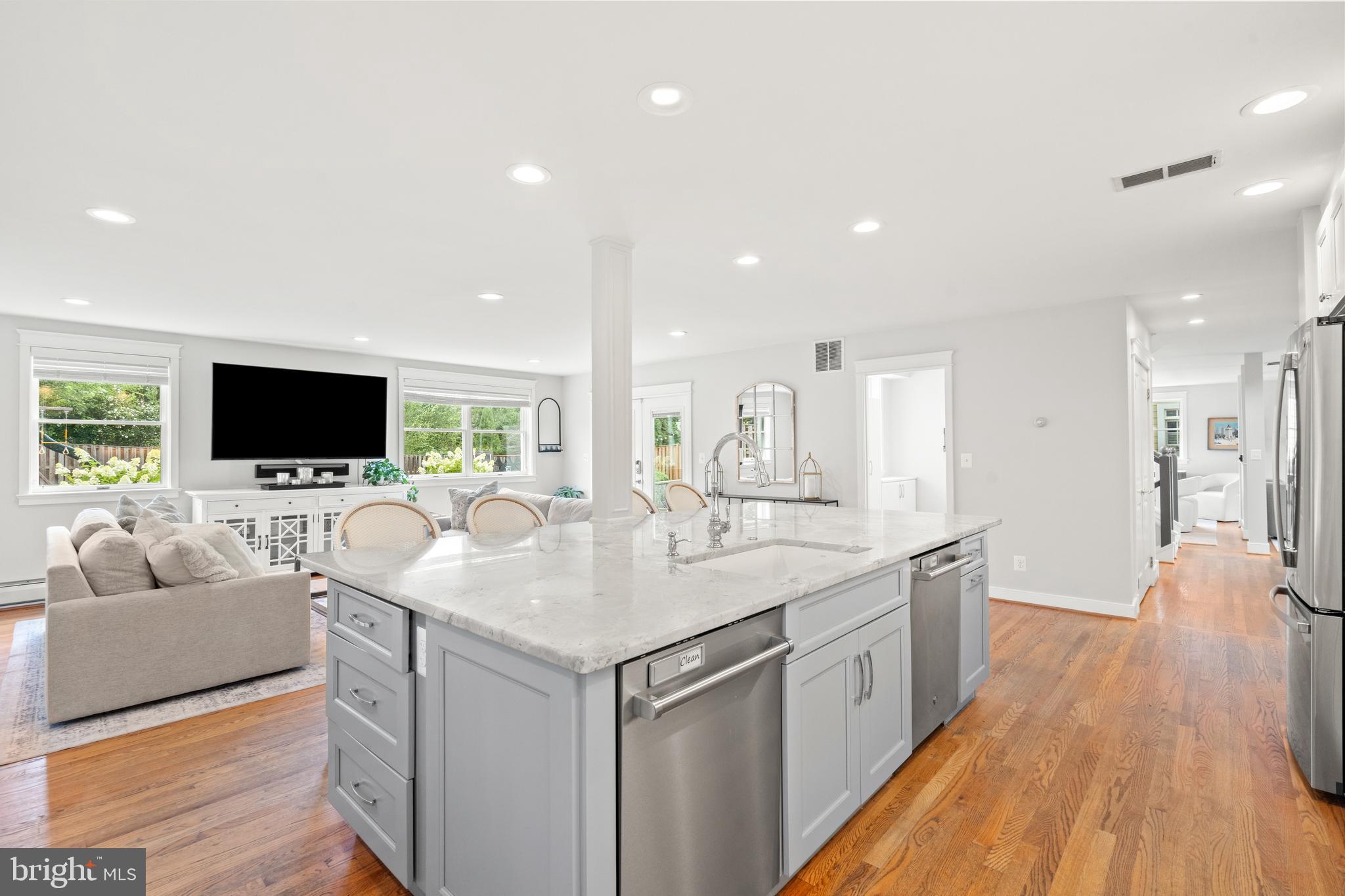 WILLIAMSBURG VILLAGE - Residential
