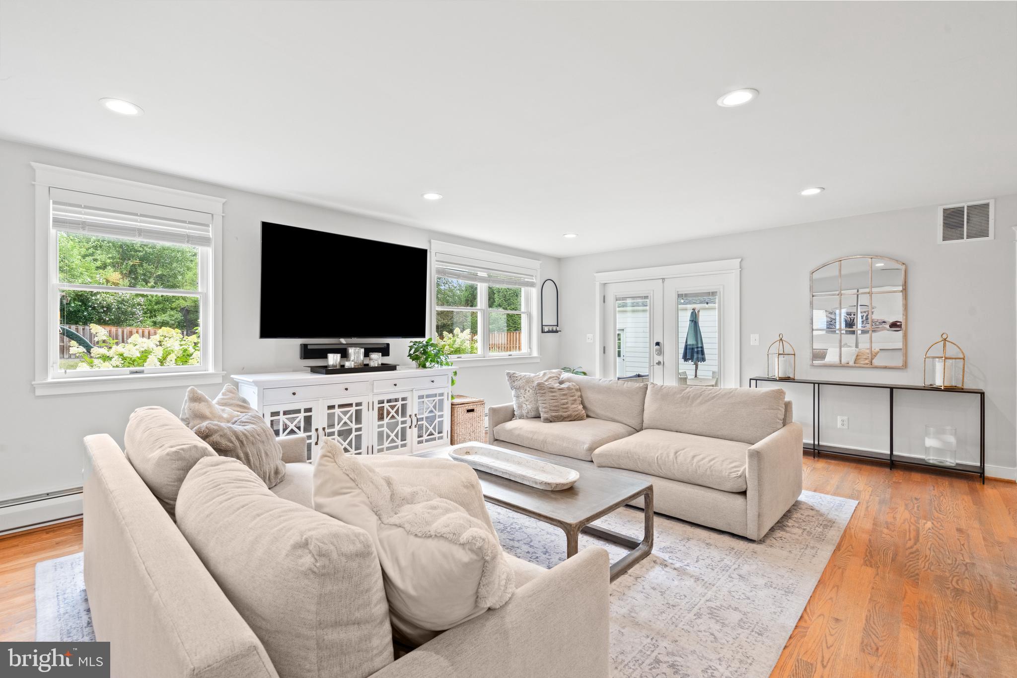 WILLIAMSBURG VILLAGE - Residential