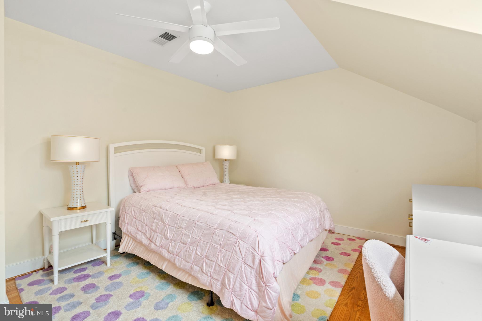 WILLIAMSBURG VILLAGE - Residential