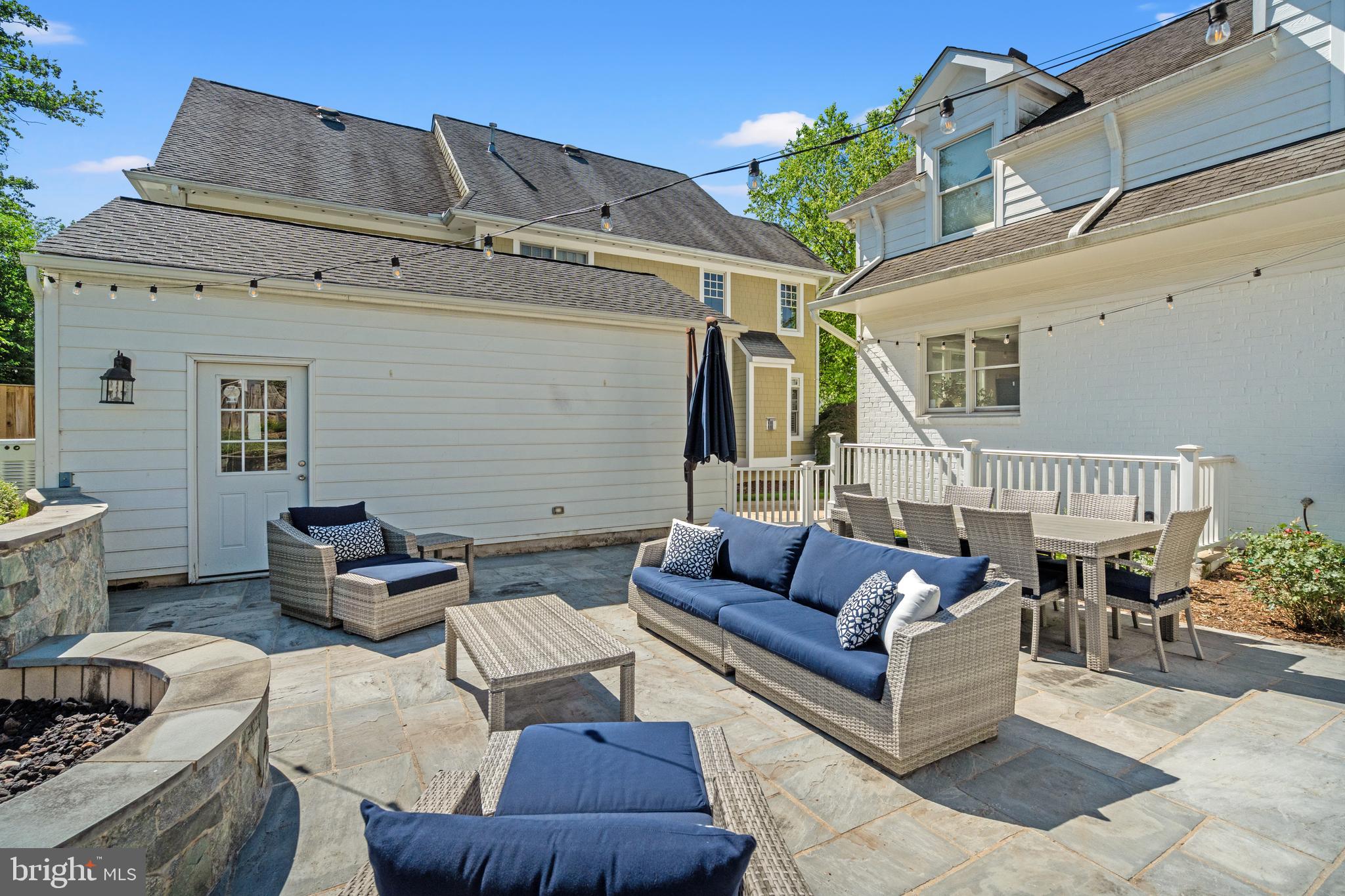 WILLIAMSBURG VILLAGE - Residential