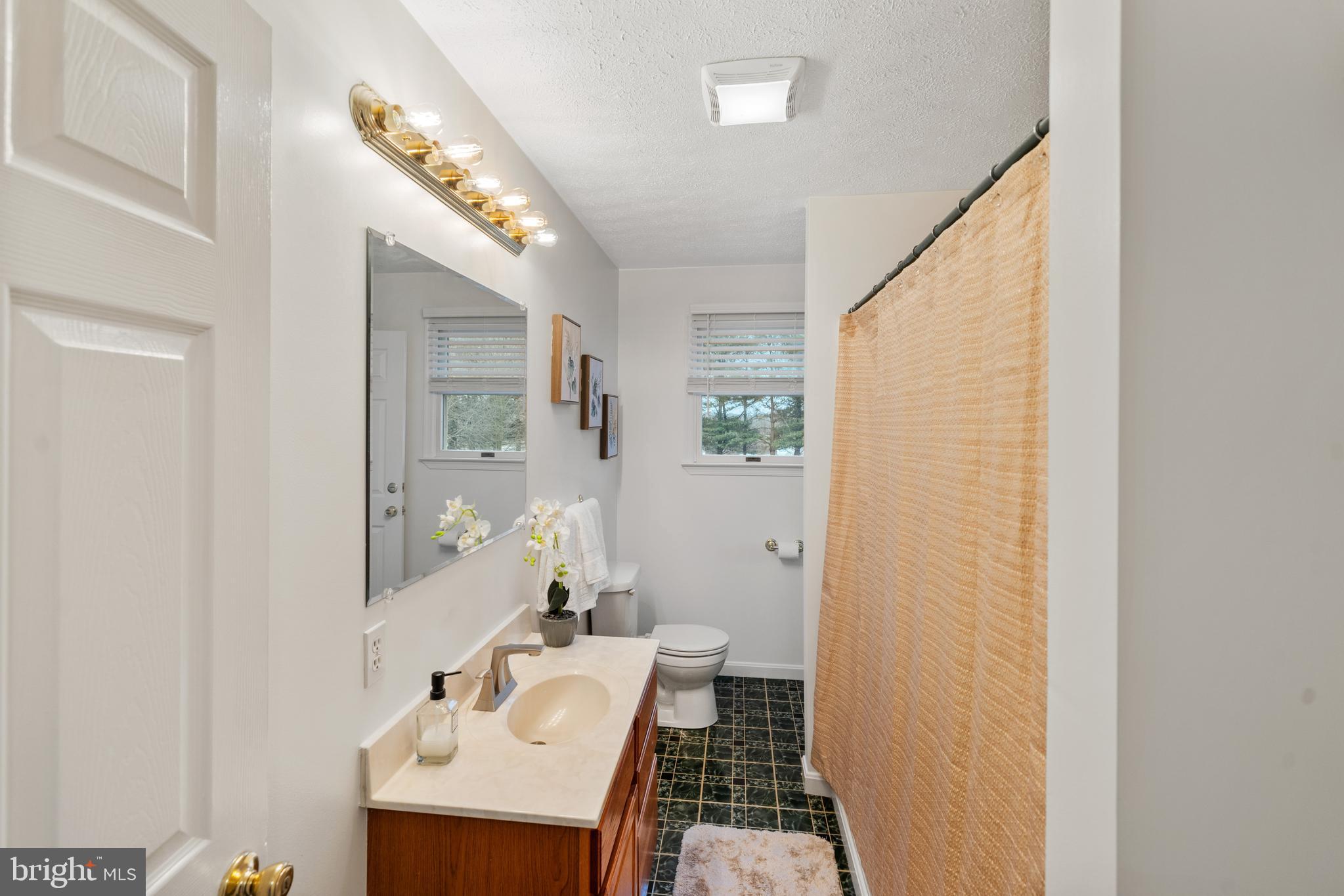 MONTGOMERYS INDEPENDENCE - Residential