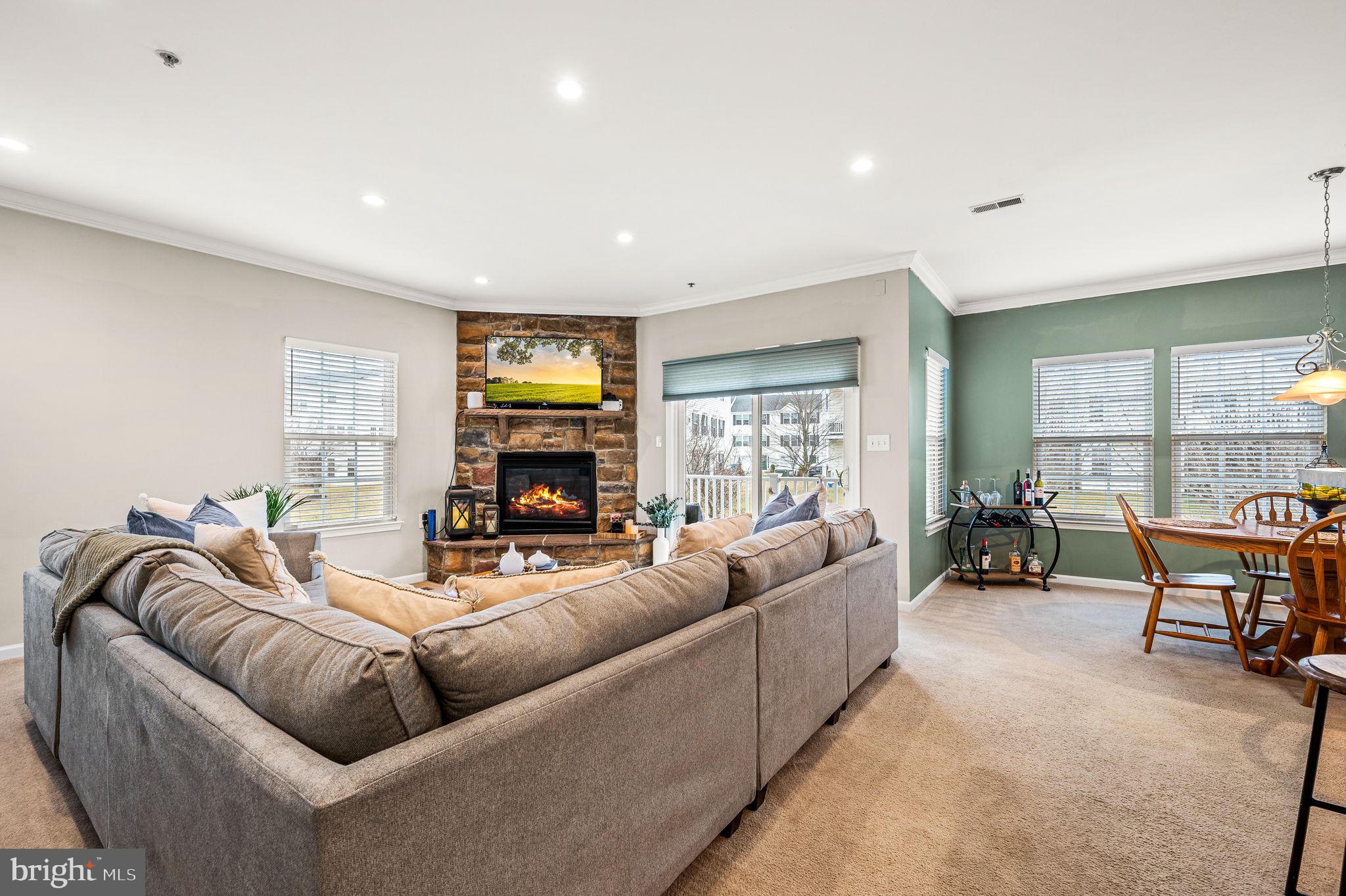 ROUND HILL - Residential