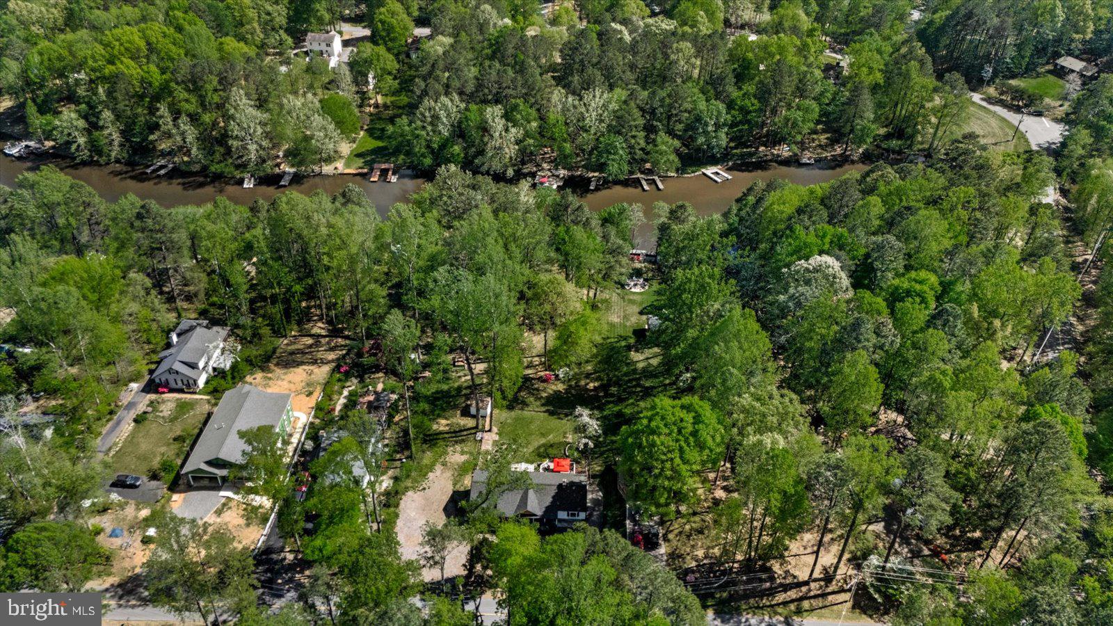 LAKE CAROLINE - Residential