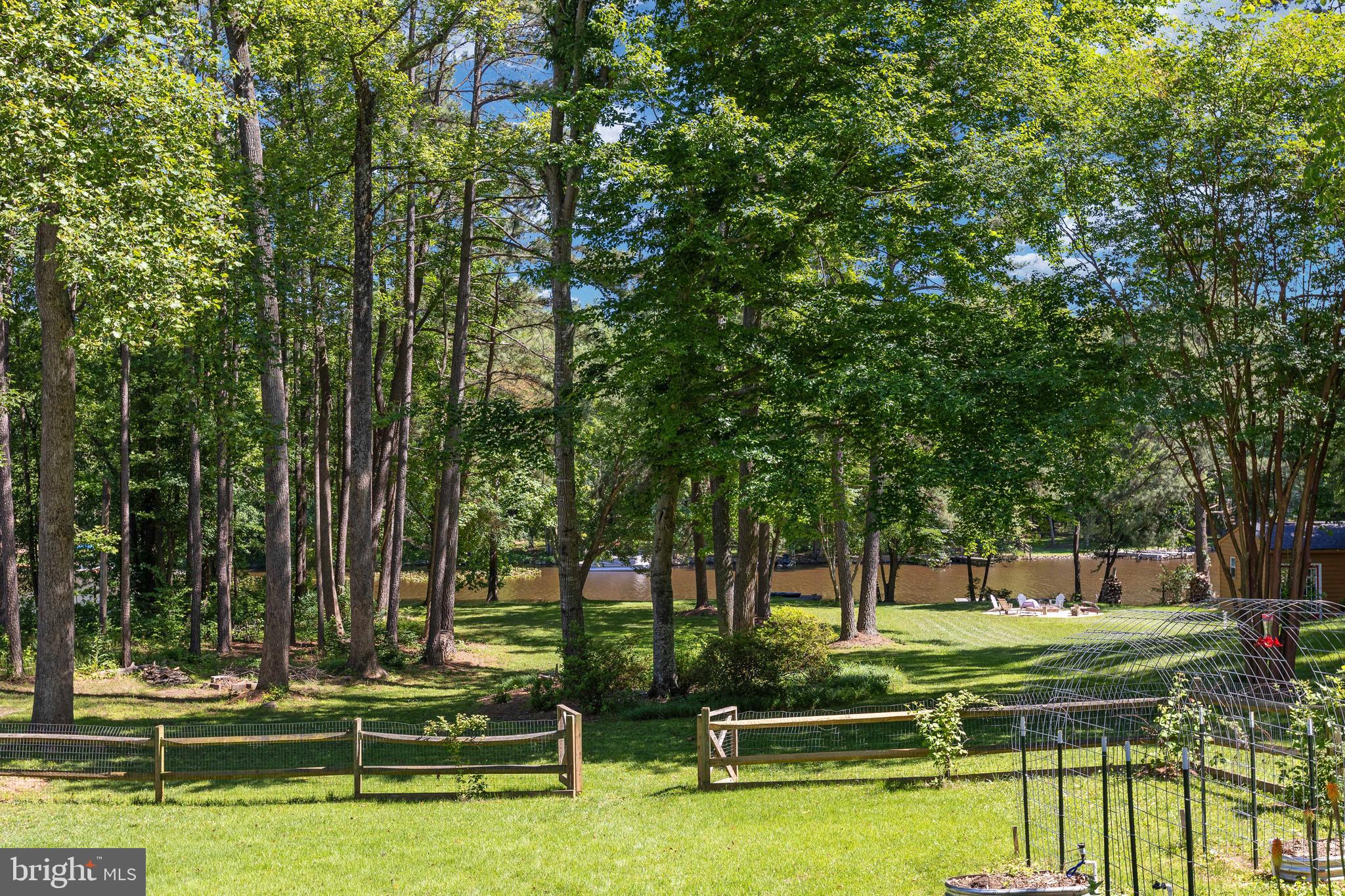 LAKE CAROLINE - Residential