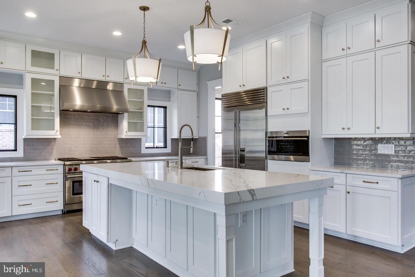 WHITEHALL MANOR - Residential