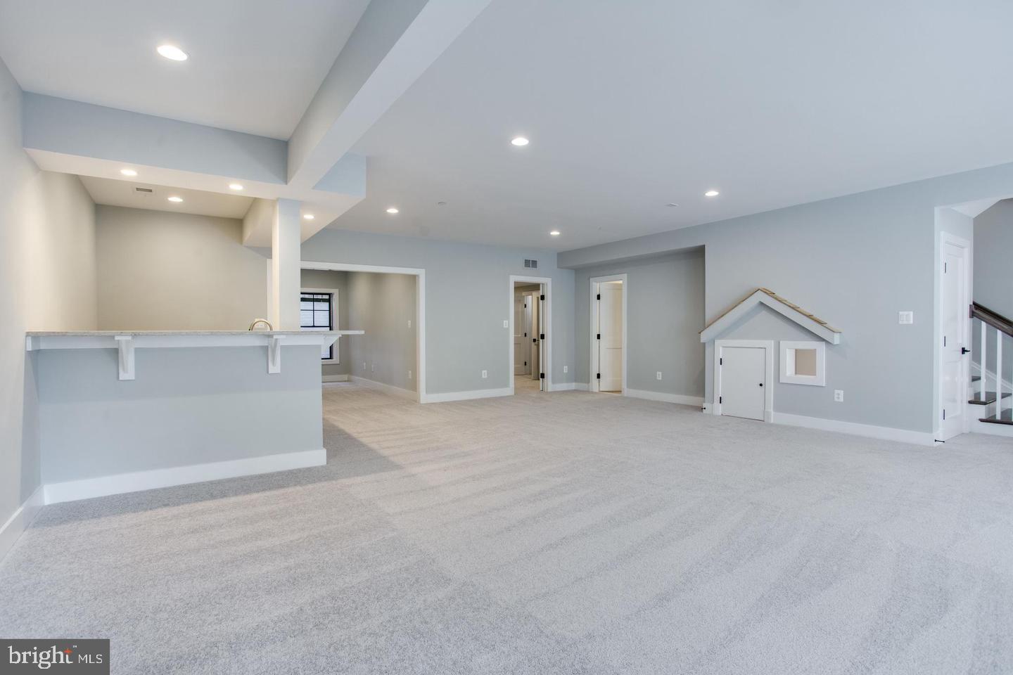 WHITEHALL MANOR - Residential