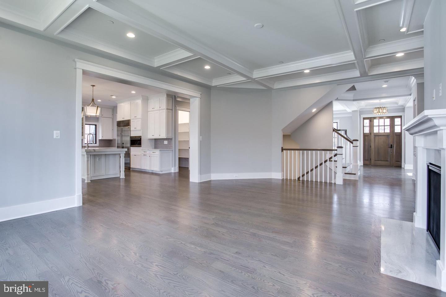 WHITEHALL MANOR - Residential
