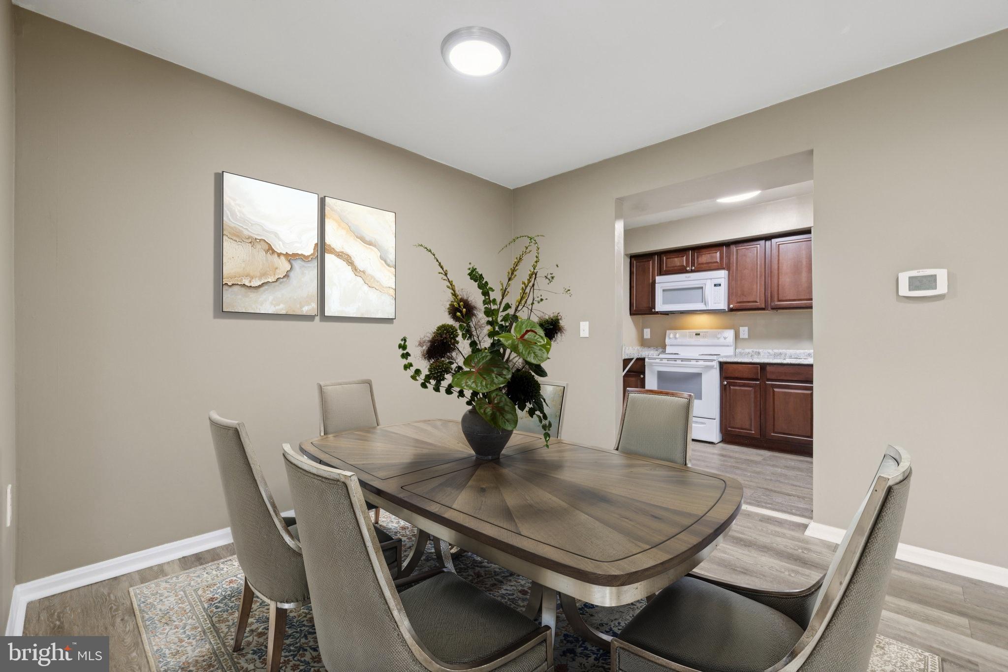 WHISKEY BOTTOM SQUARE - Residential
