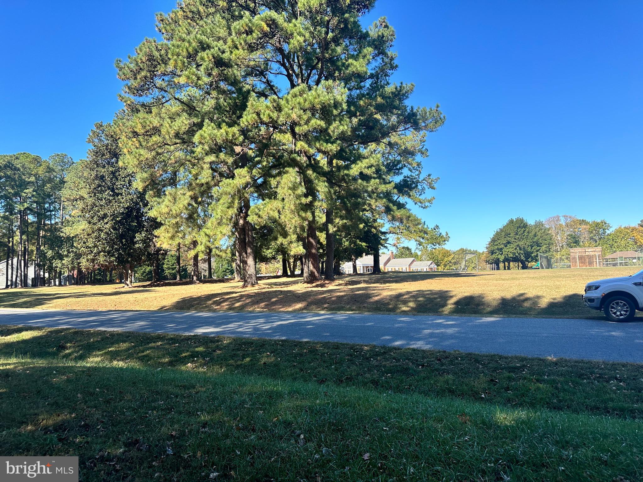 KINGS GRANT BLUFFS - Land
