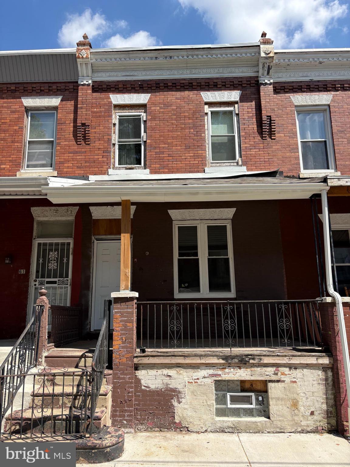 Excellent duplex investment opportunity near 53rd and Market. This legally zoned two family
property has a one bedroom unit on the 1st floor and a 2 bedroom unit on the second floor.
The interior has all new framing as well as all new mechanicals that are roughed in and ready
for insulation. Don't miss out on this opportunity, it will go fast!