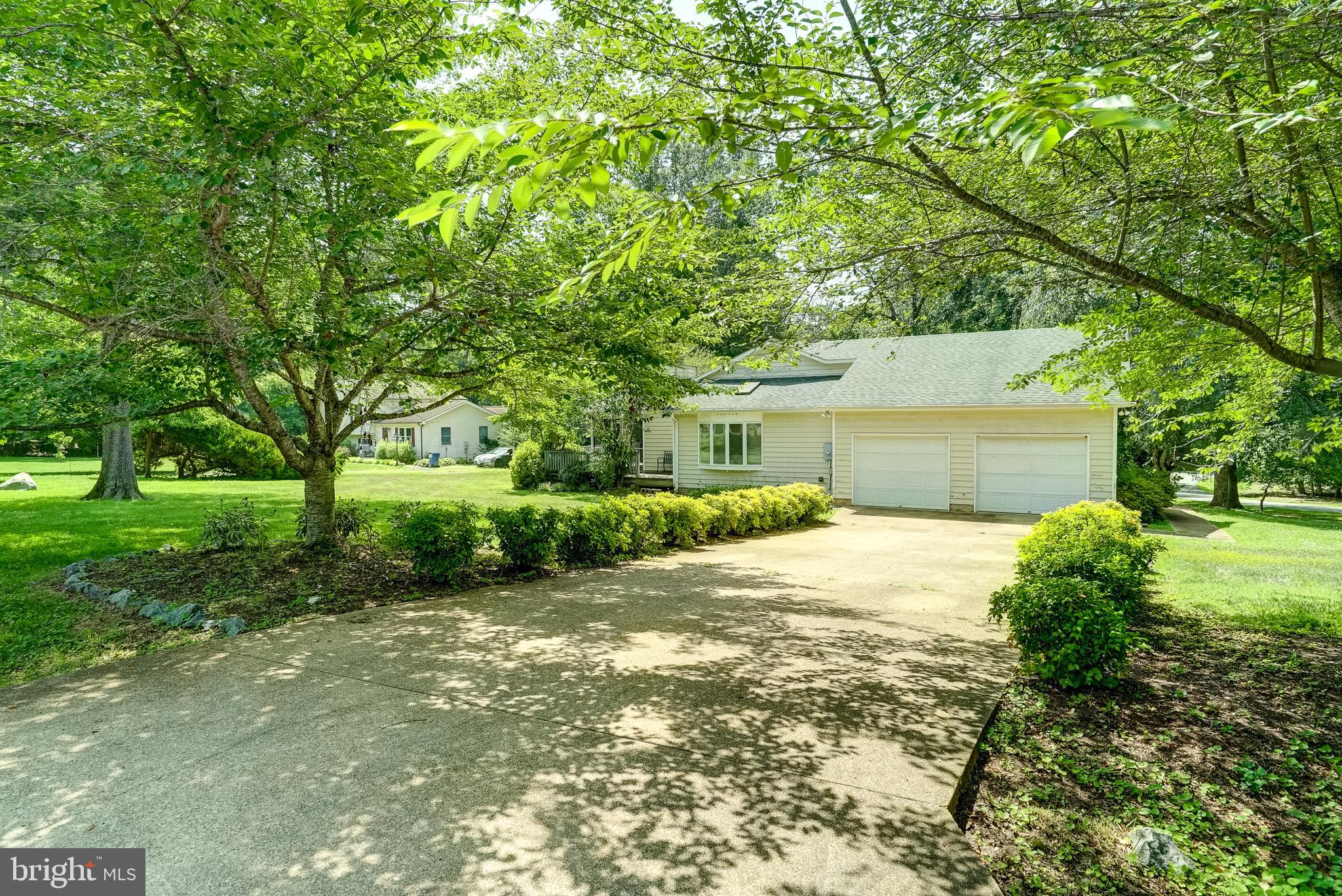 ROLLING WOODS - Residential