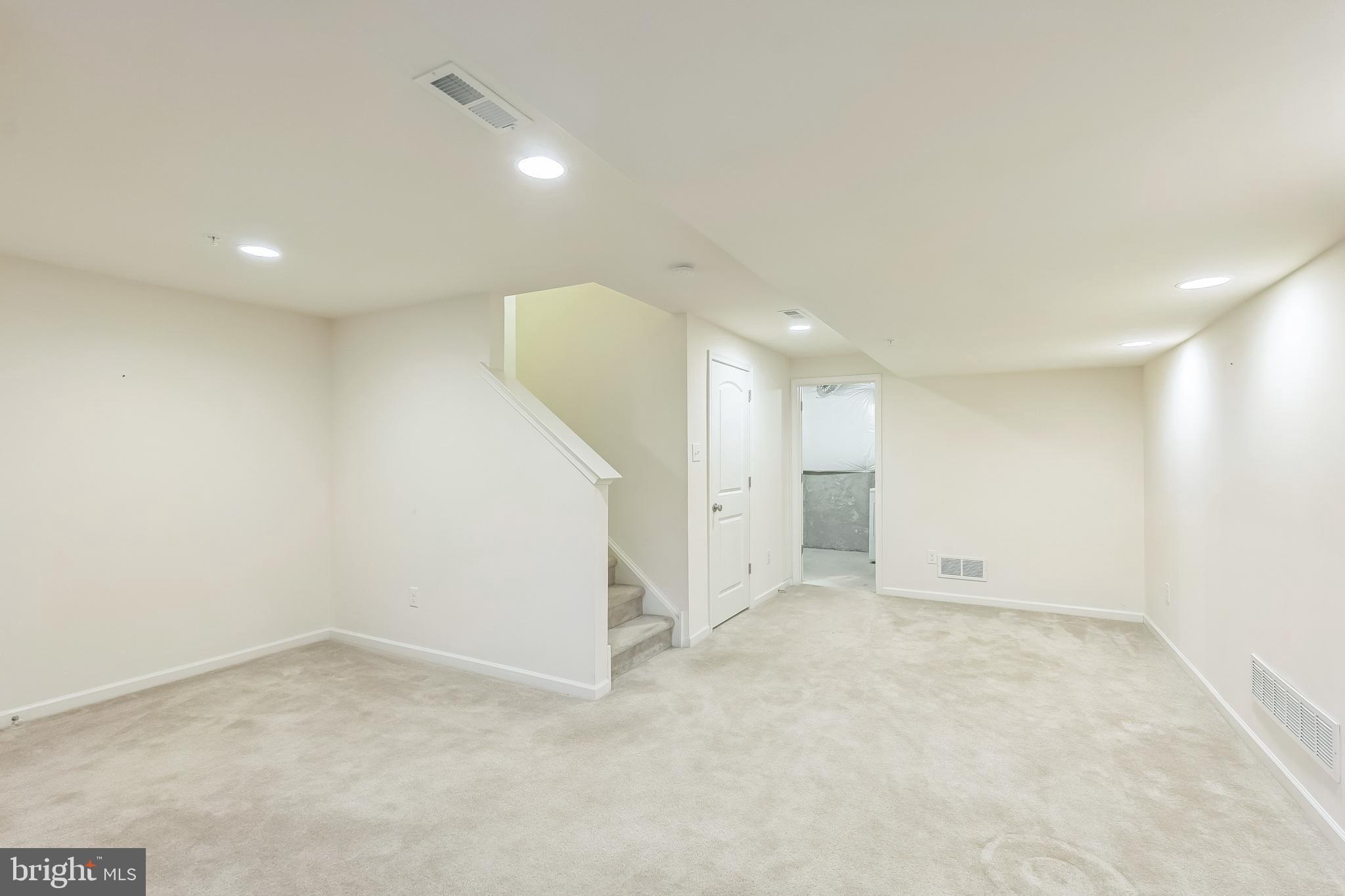CARRIAGE HILL - Residential Lease