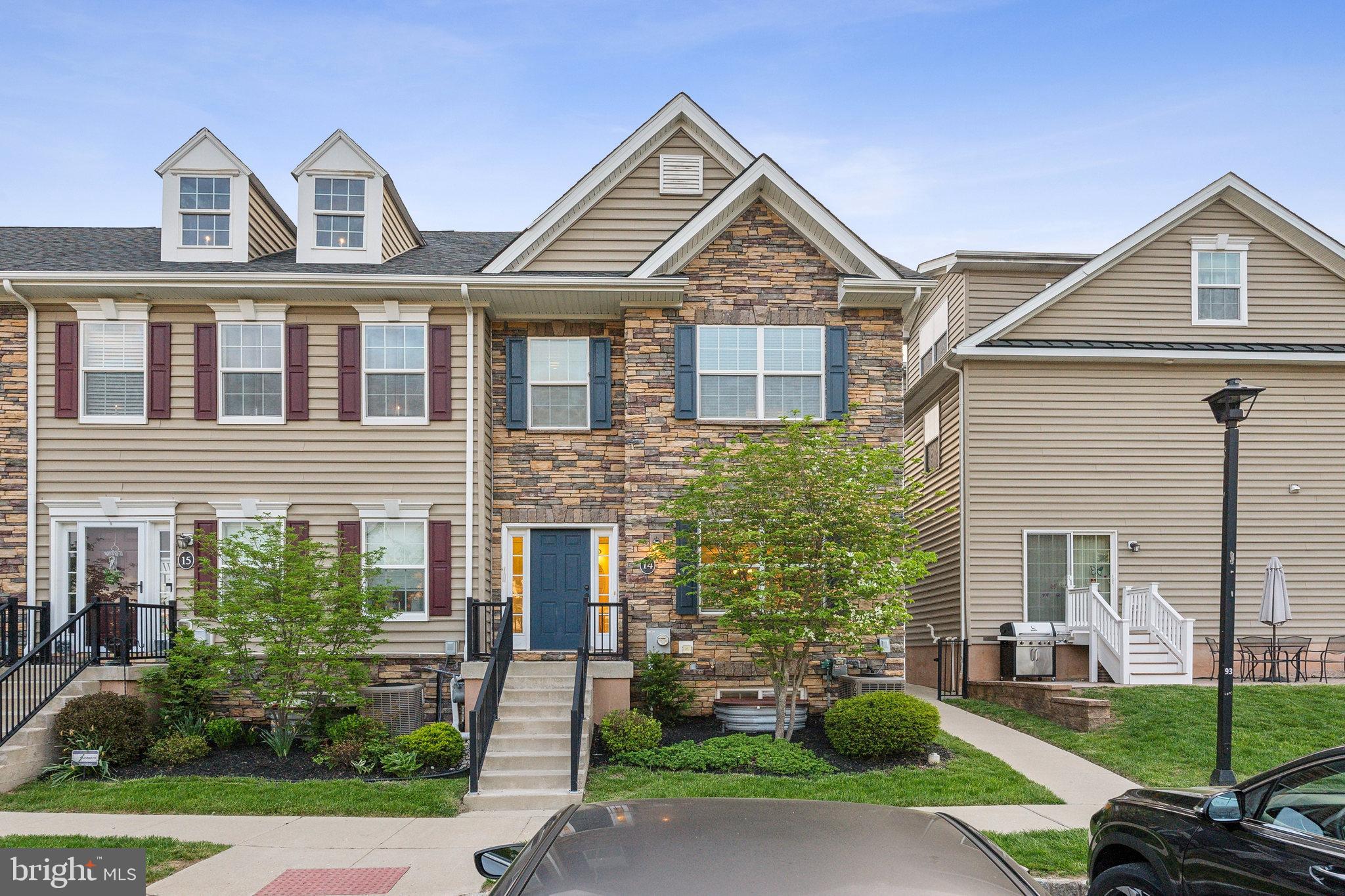 CARRIAGE HILL - Residential Lease