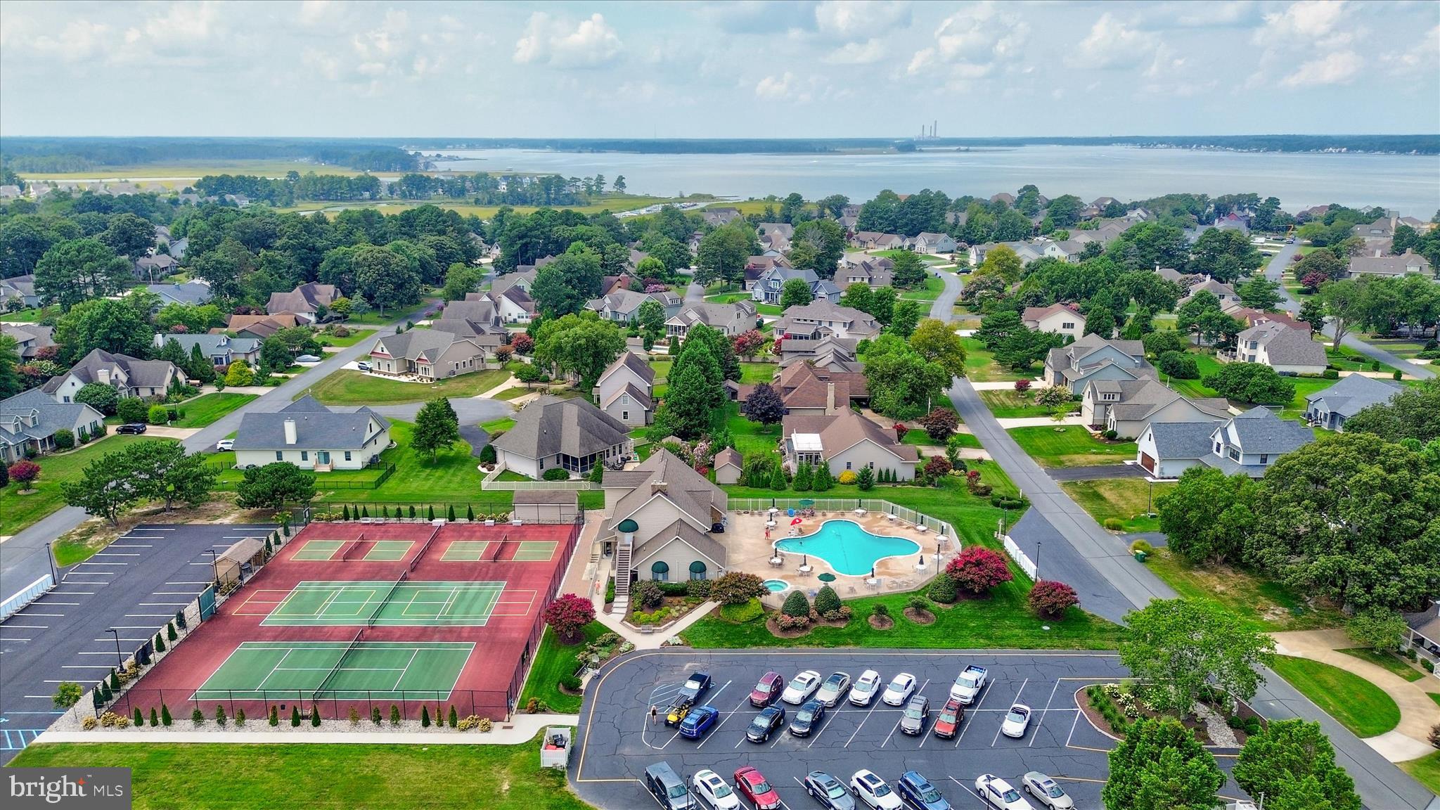BAY COLONY - Residential
