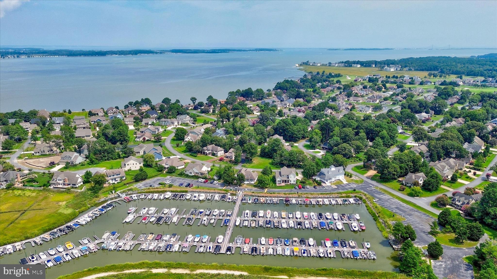 BAY COLONY - Residential