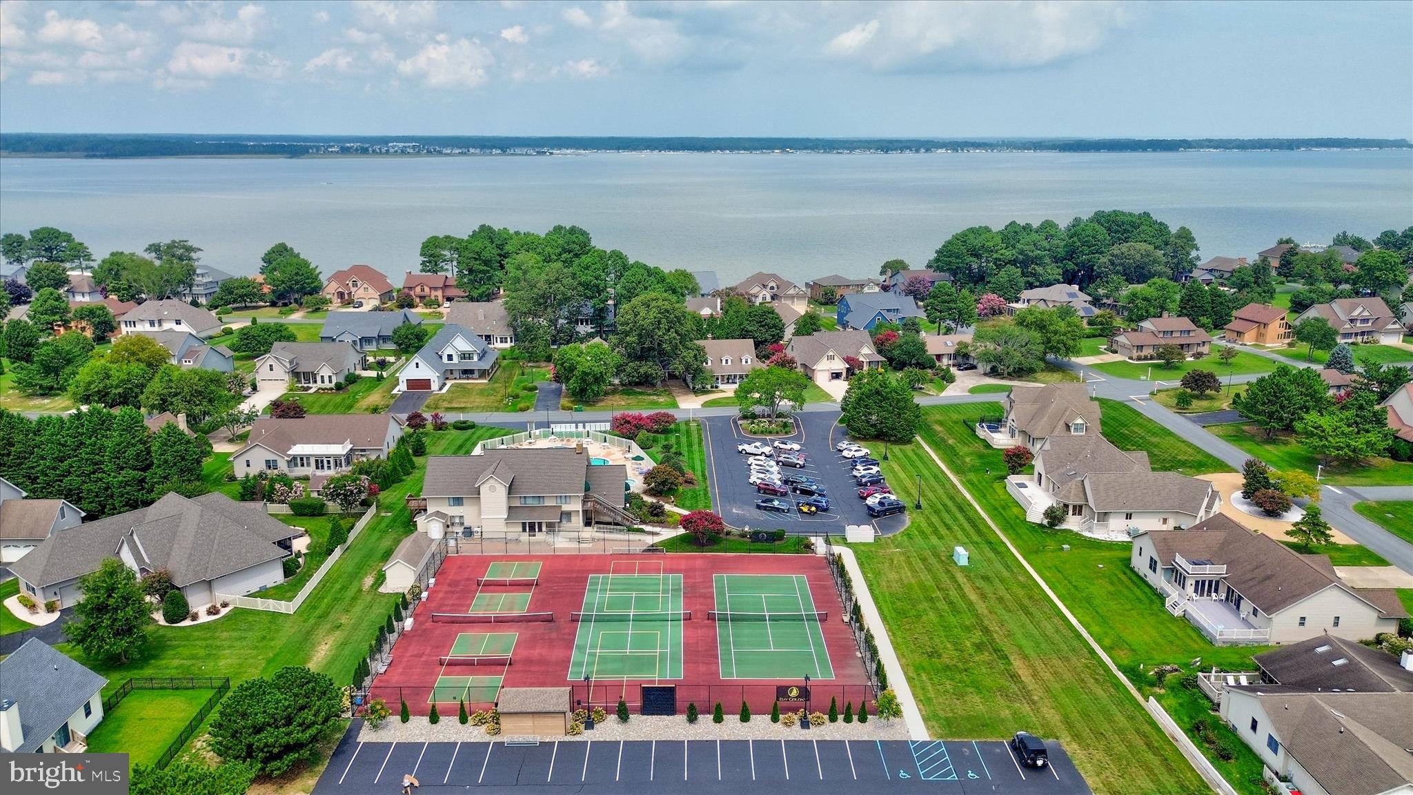 BAY COLONY - Residential