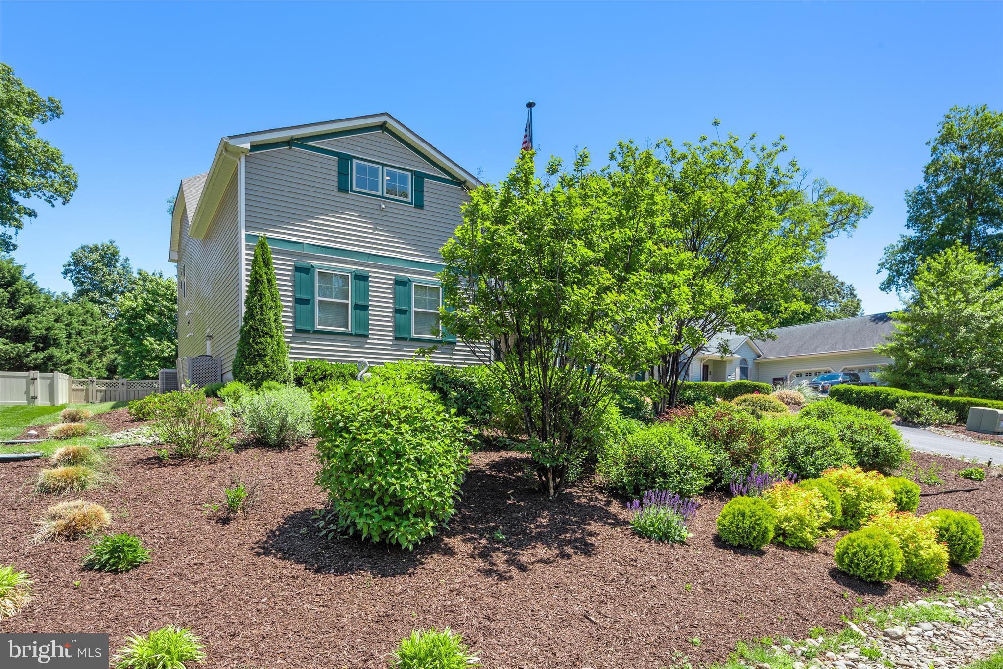 BAY COLONY - Residential