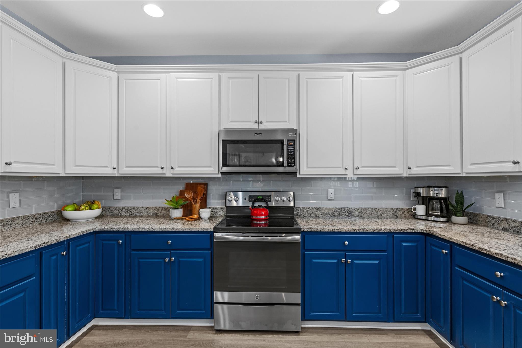 BAY COLONY - Residential