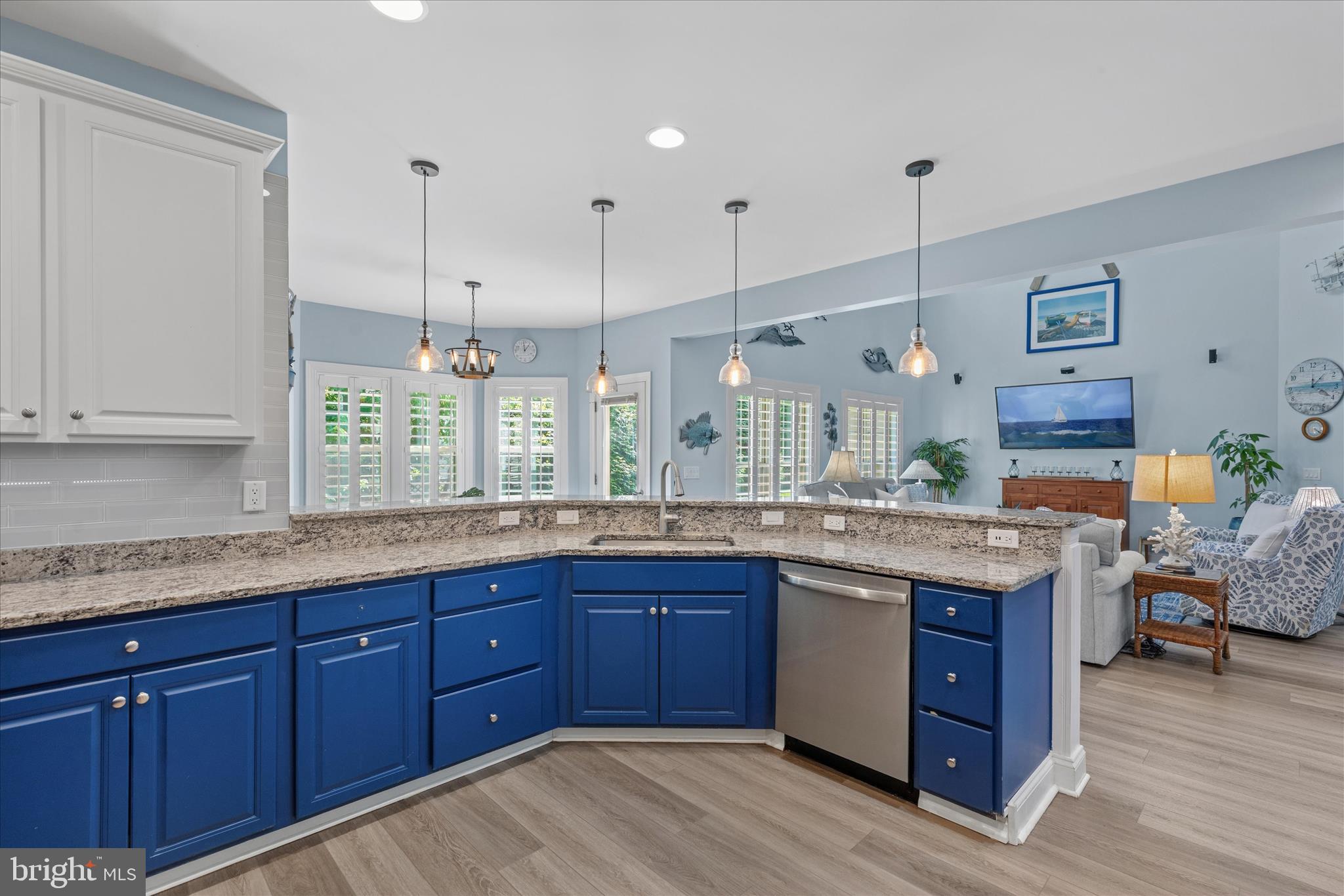 BAY COLONY - Residential