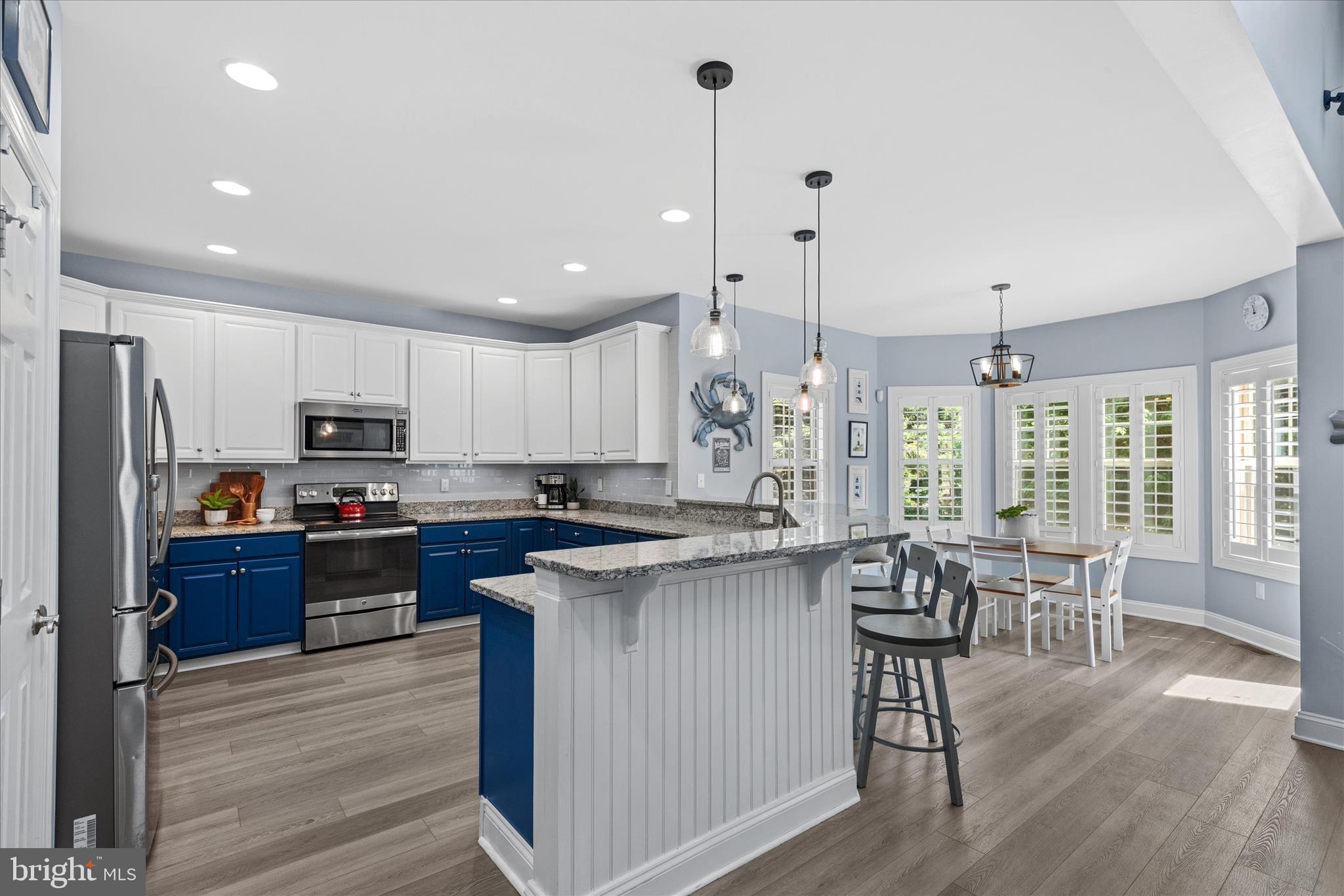 BAY COLONY - Residential