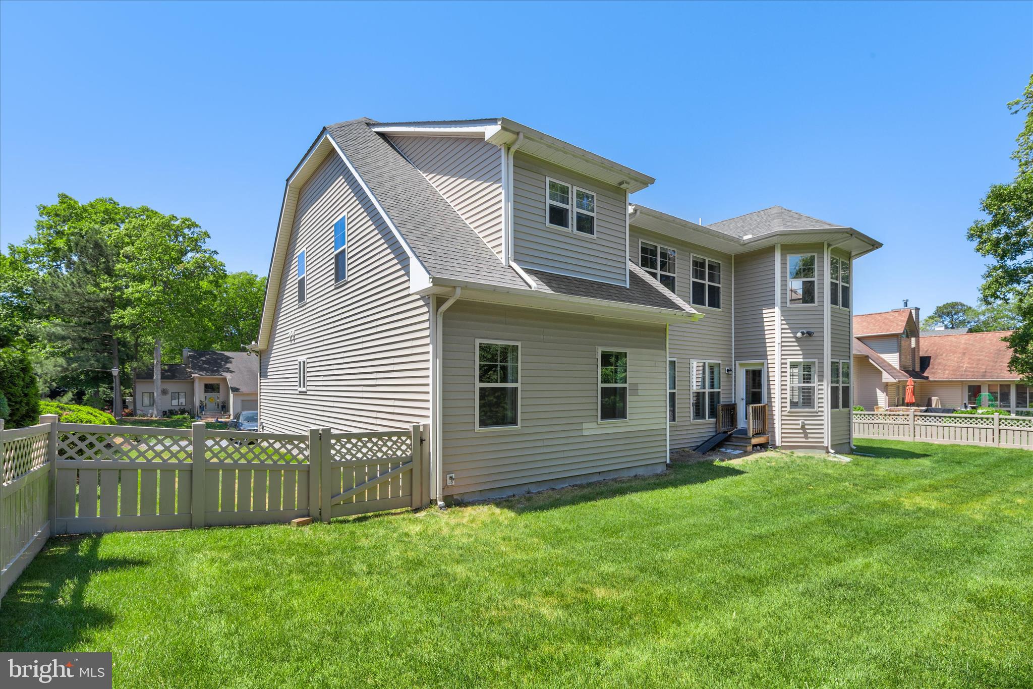 BAY COLONY - Residential