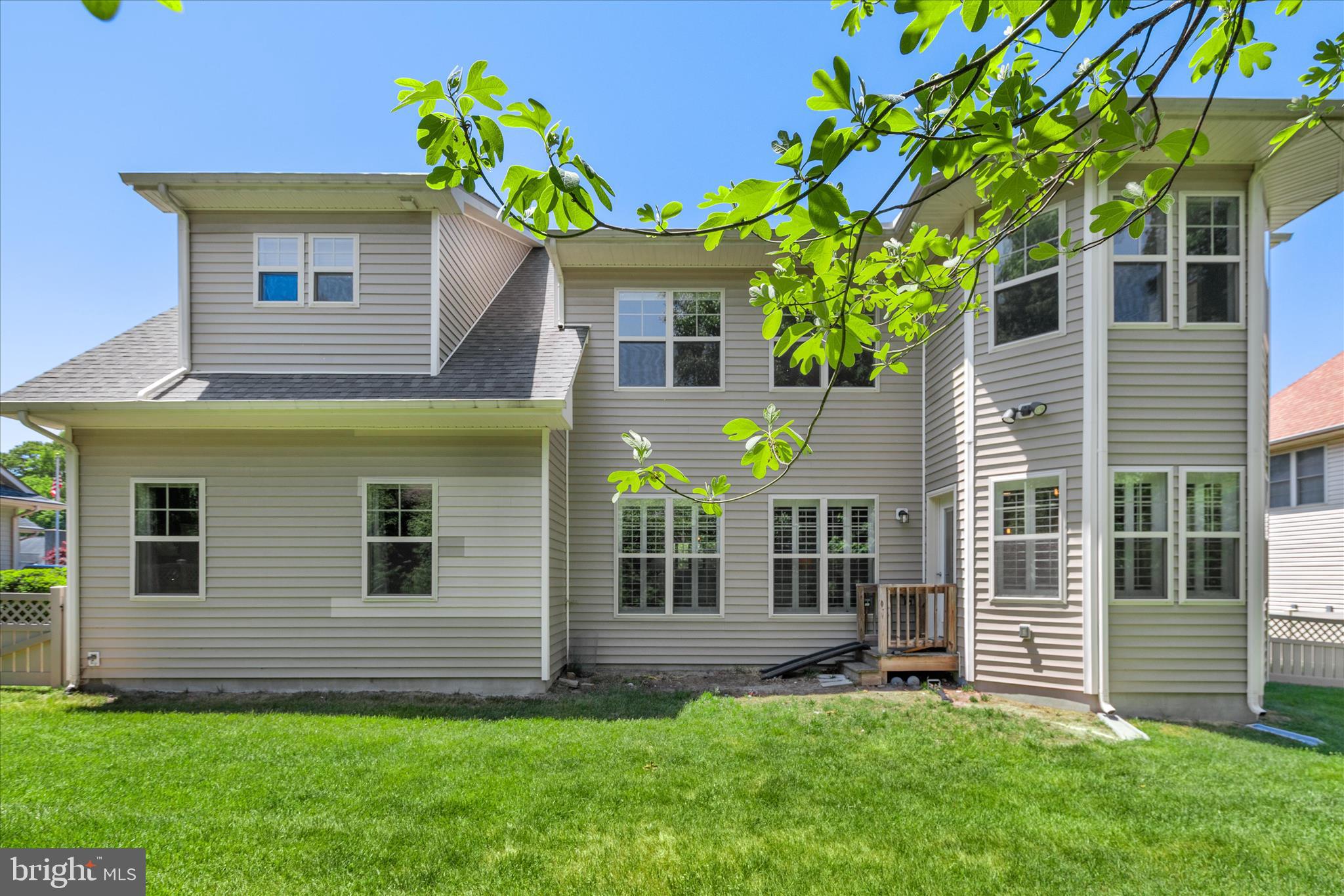 BAY COLONY - Residential